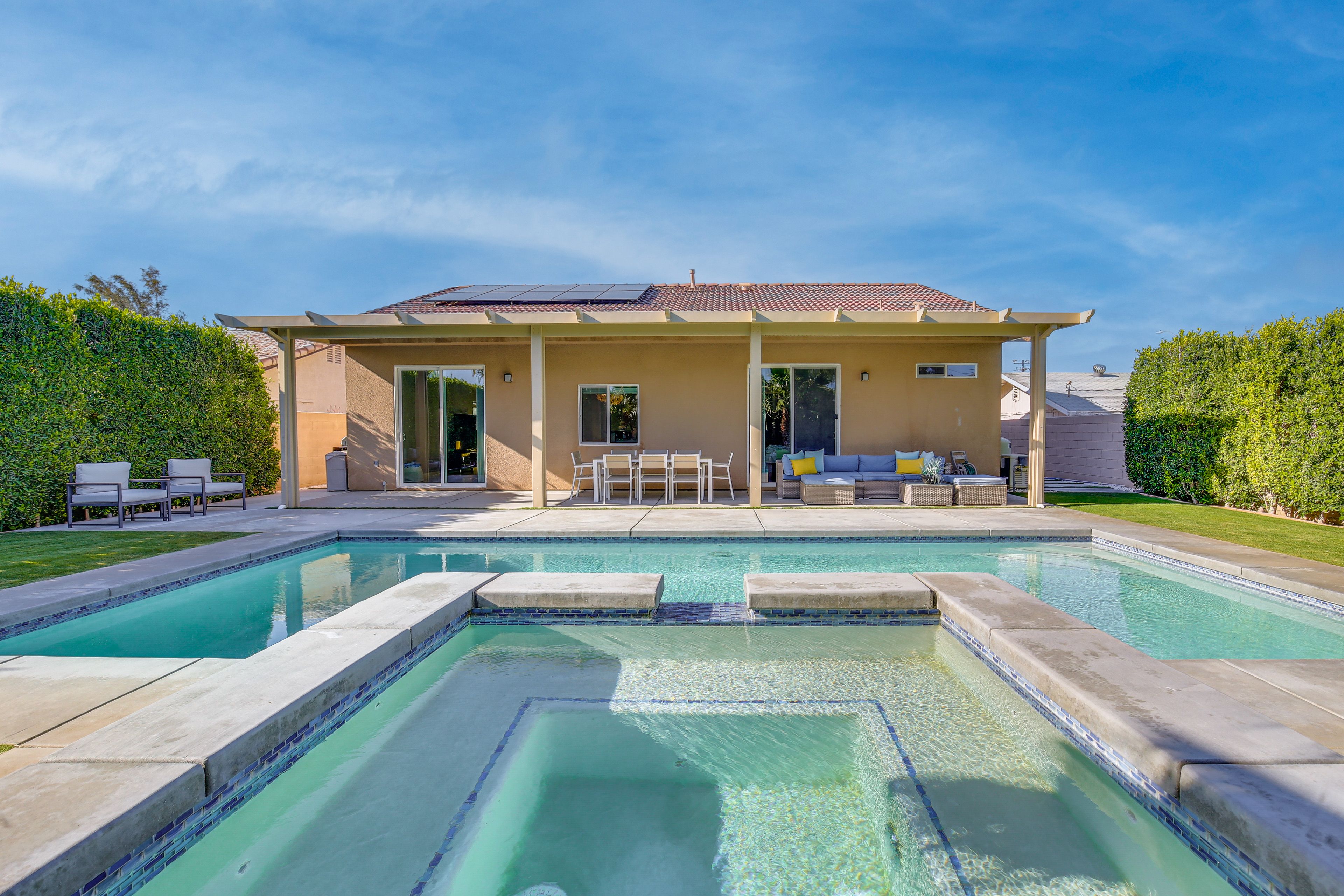Outdoor Pool & Spa (Heated w/ Fee)