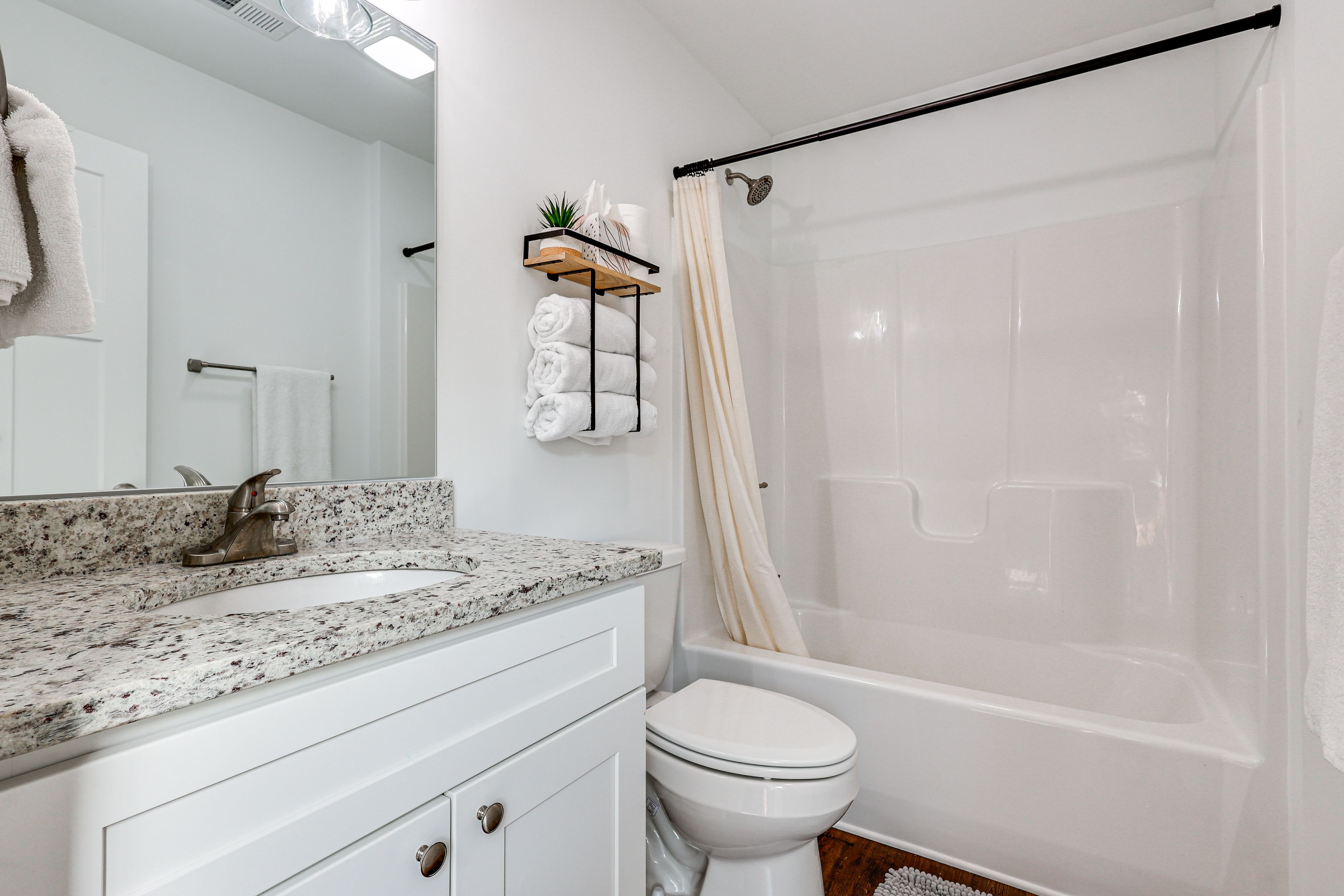 En-Suite Bathroom | Towels Provided