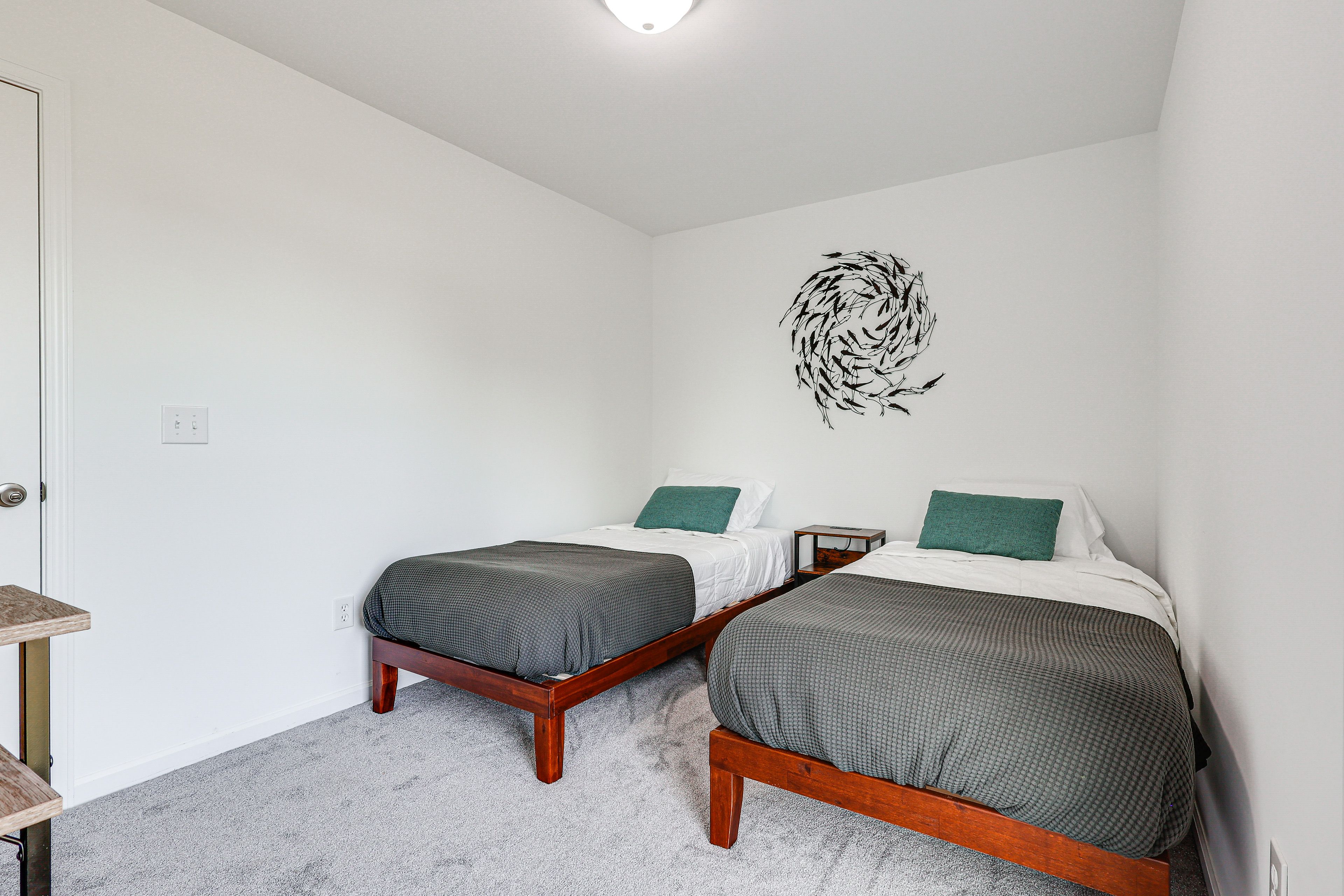 Bedroom 2 | 2 Twin Beds | Laptop-Friendly Workspace