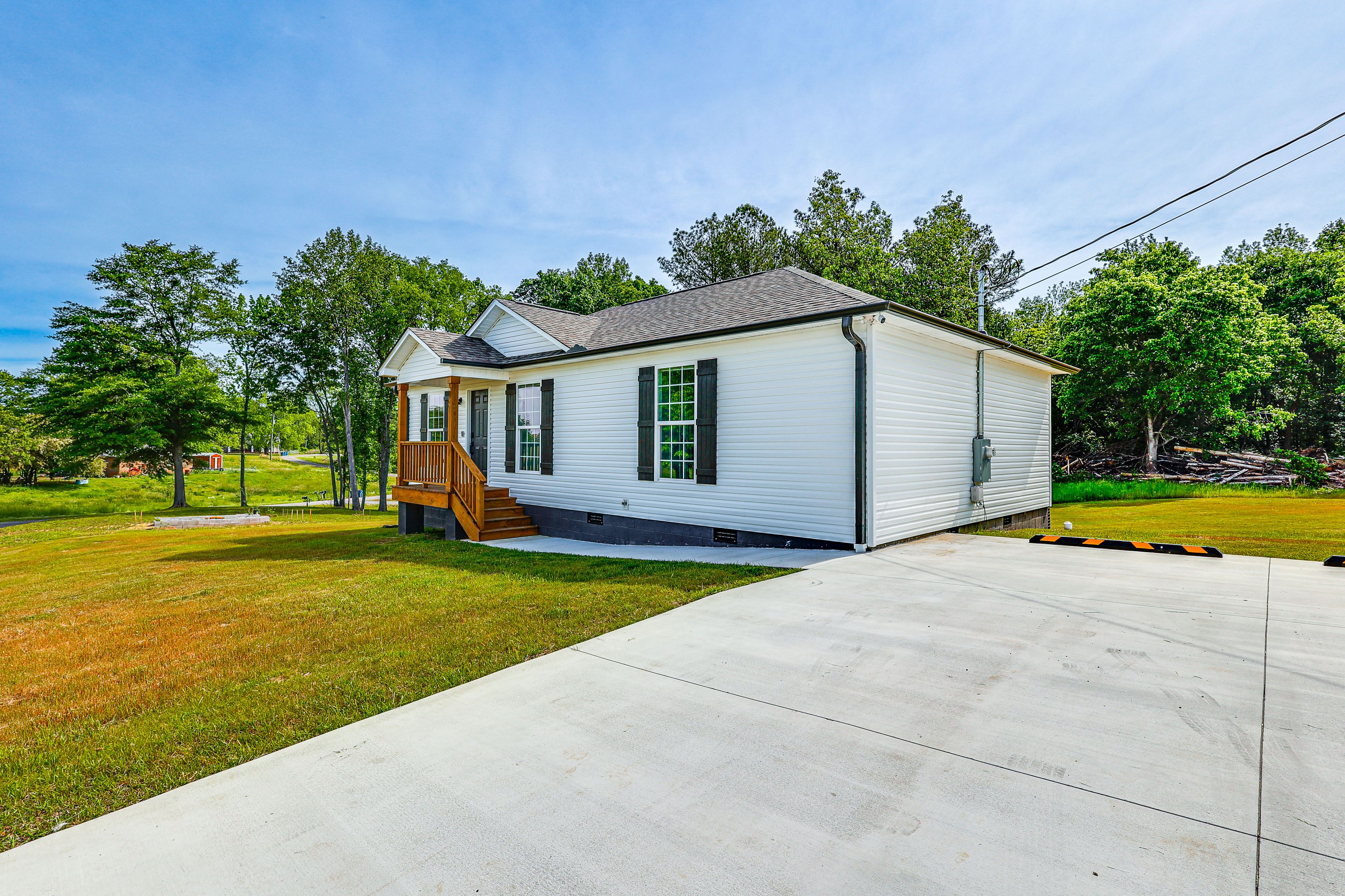Parking | Concrete & Gravel Driveways (8 Vehicles) | RV/Trailer/Boat Parking