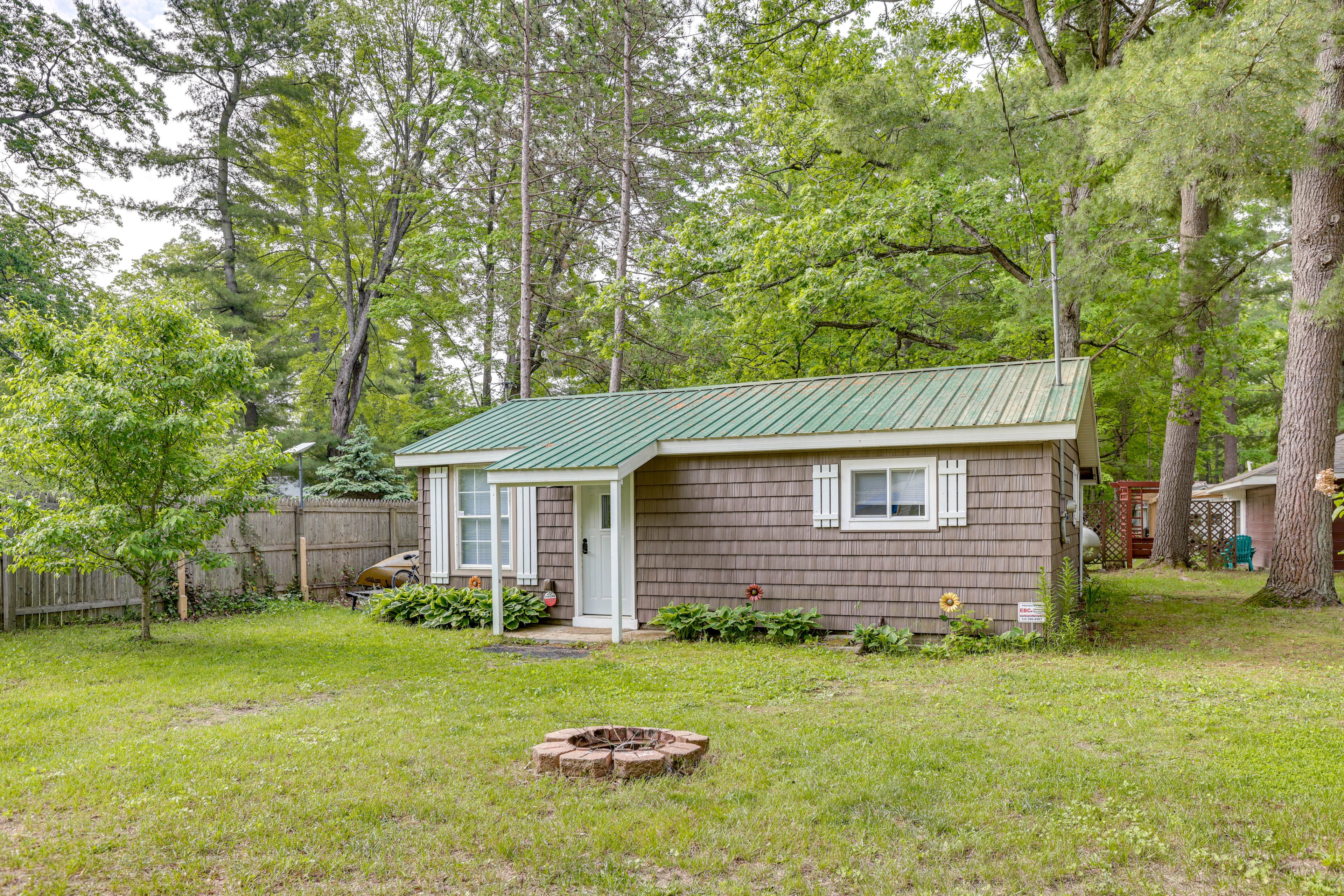 Exterior | Driveway (2 Vehicles) | Trailer Parking Allowed