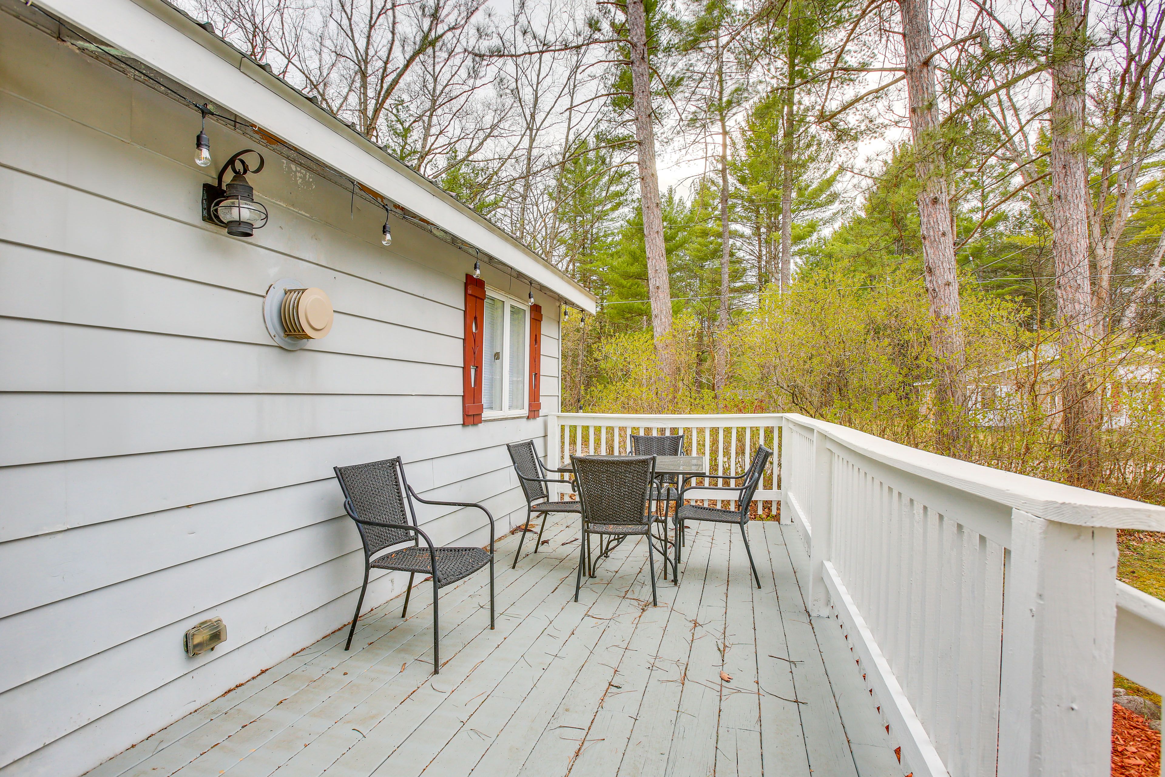 Deck | Outdoor Dining Area