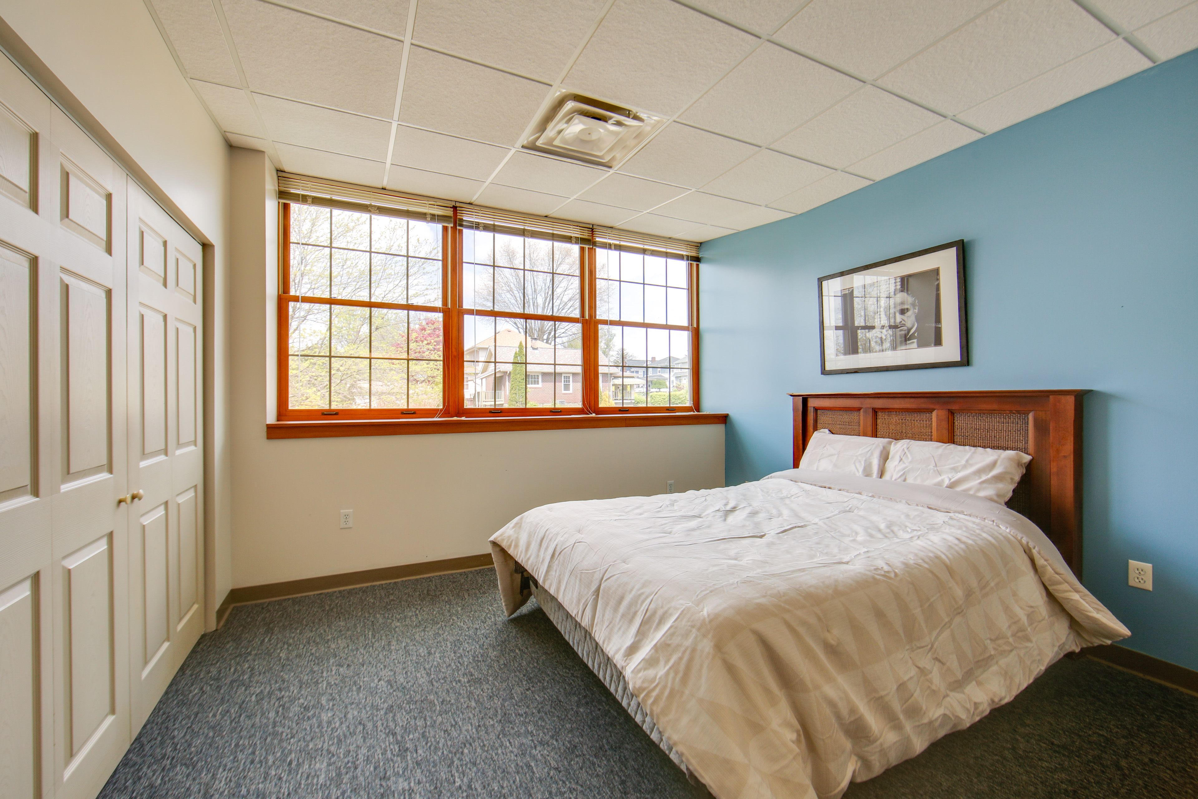 Bedroom | Queen Bed | Linens Provided