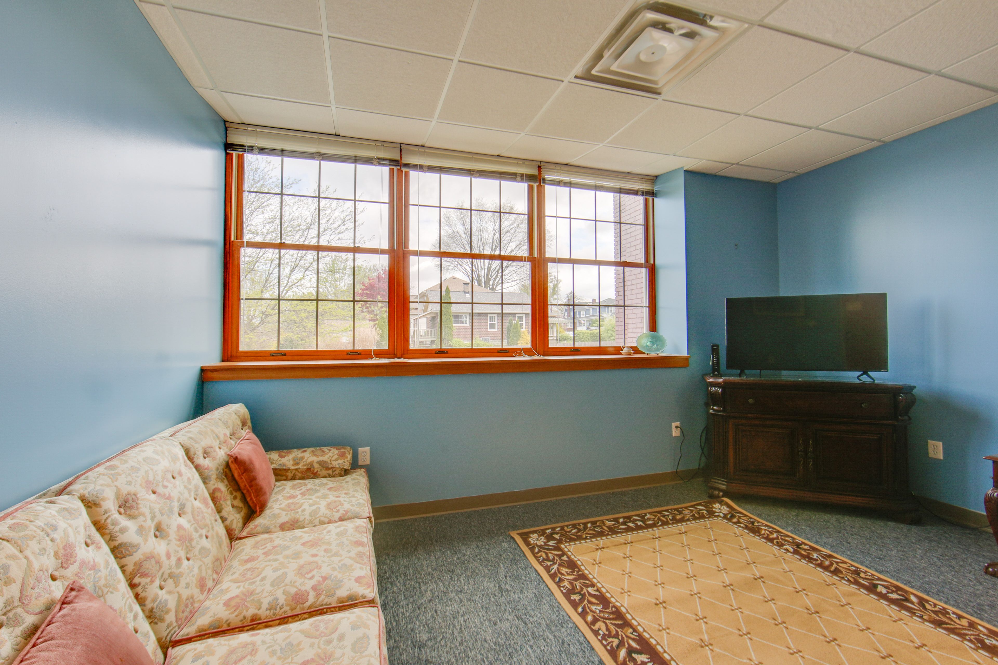Living Room | Free WiFi | Smart TV