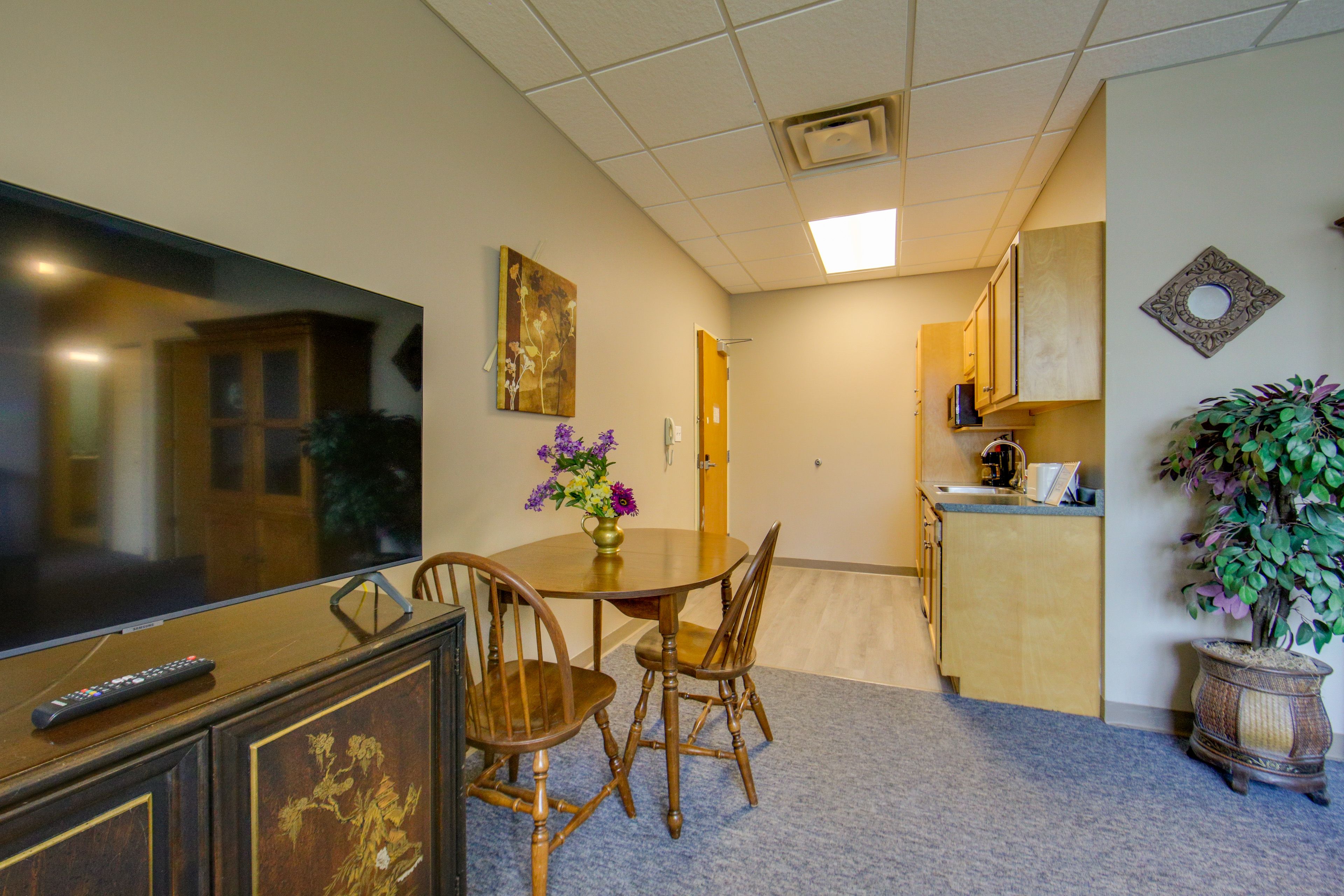 Dining Area | Dishware & Flatware Provided | Central A/C & Heat