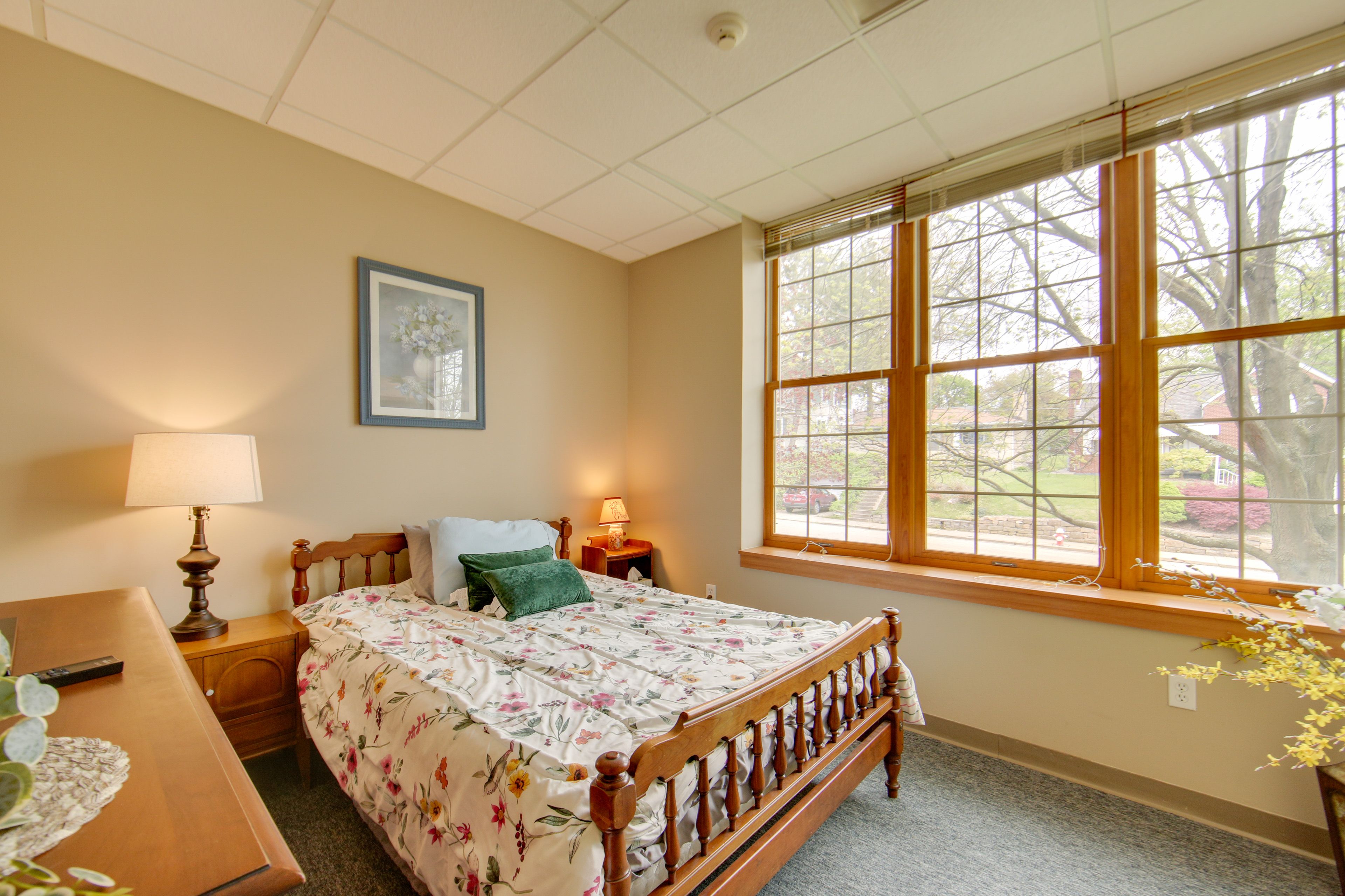 Bedroom | Queen Bed | Linens Provided