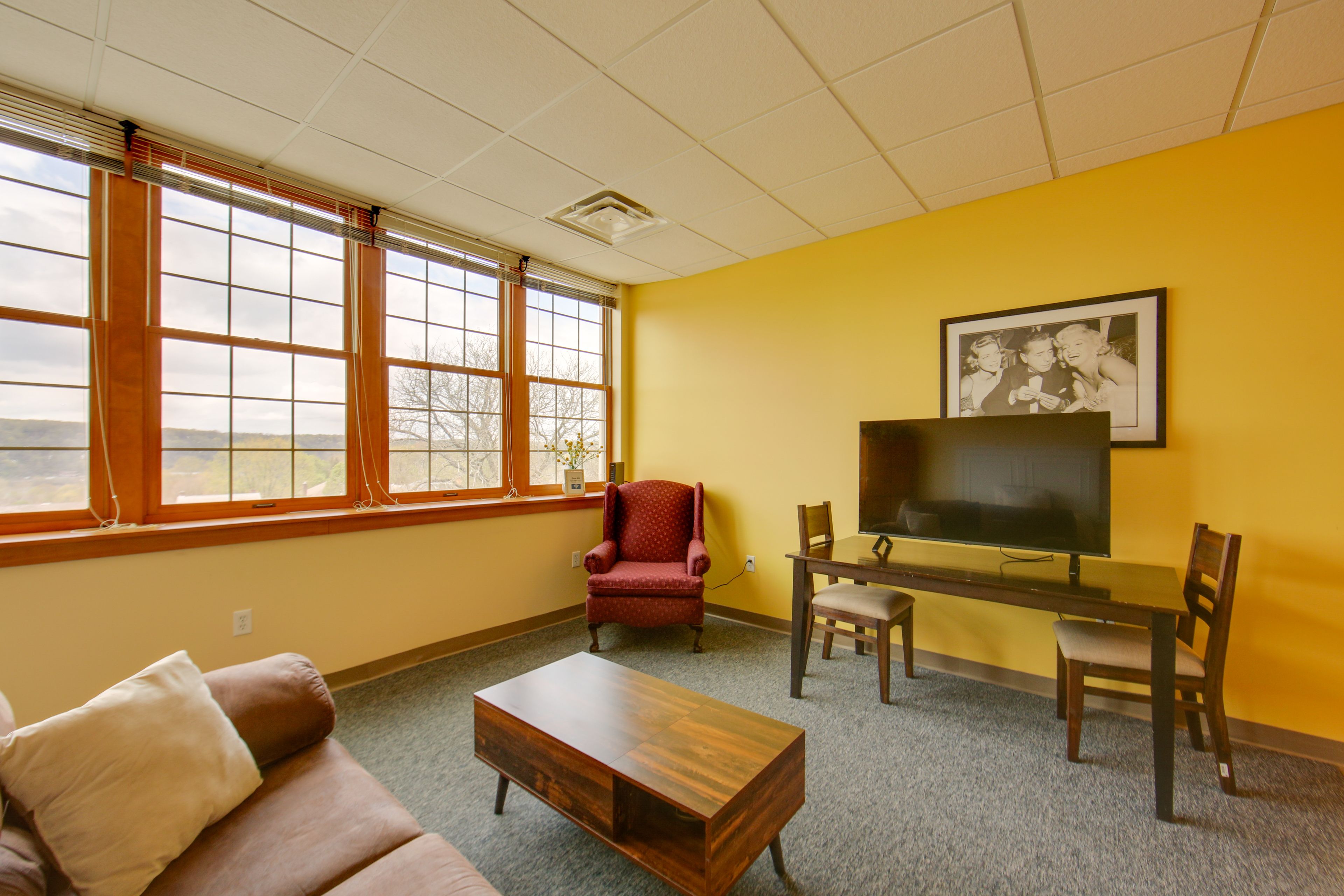 Studio | Living Area | Smart TV | Single-Story Unit | Elevator Access