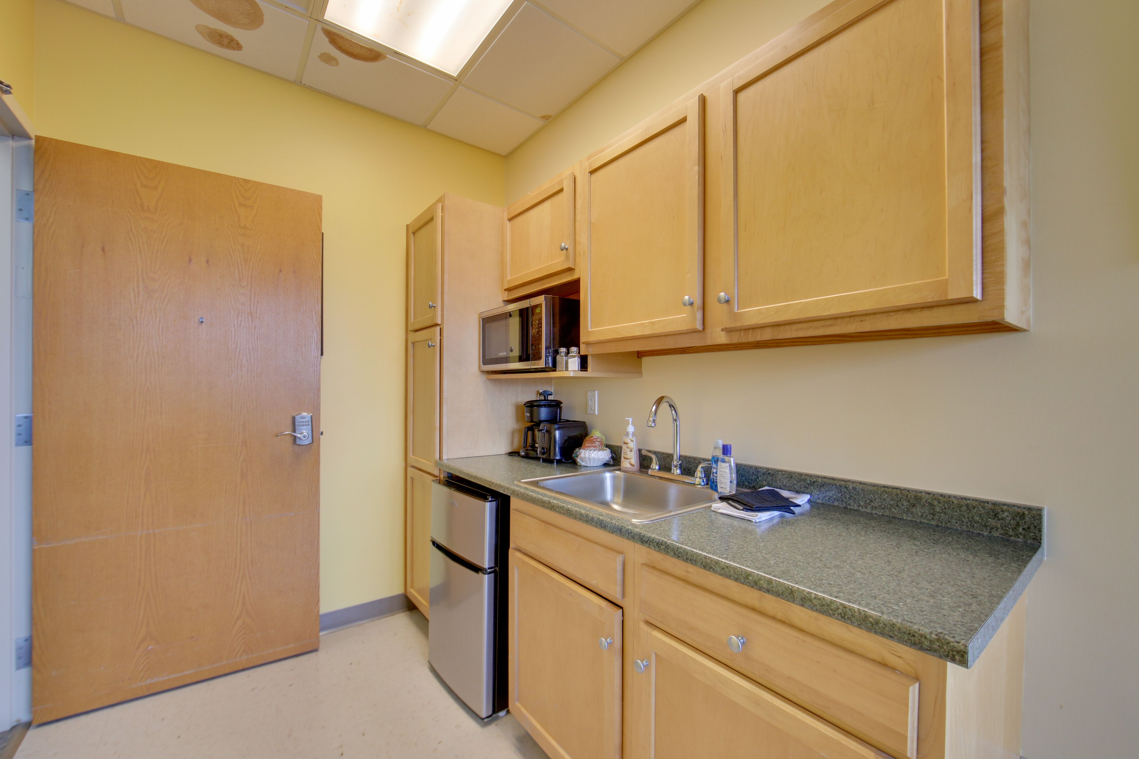 Kitchenette | Drip Coffee Maker | Toaster