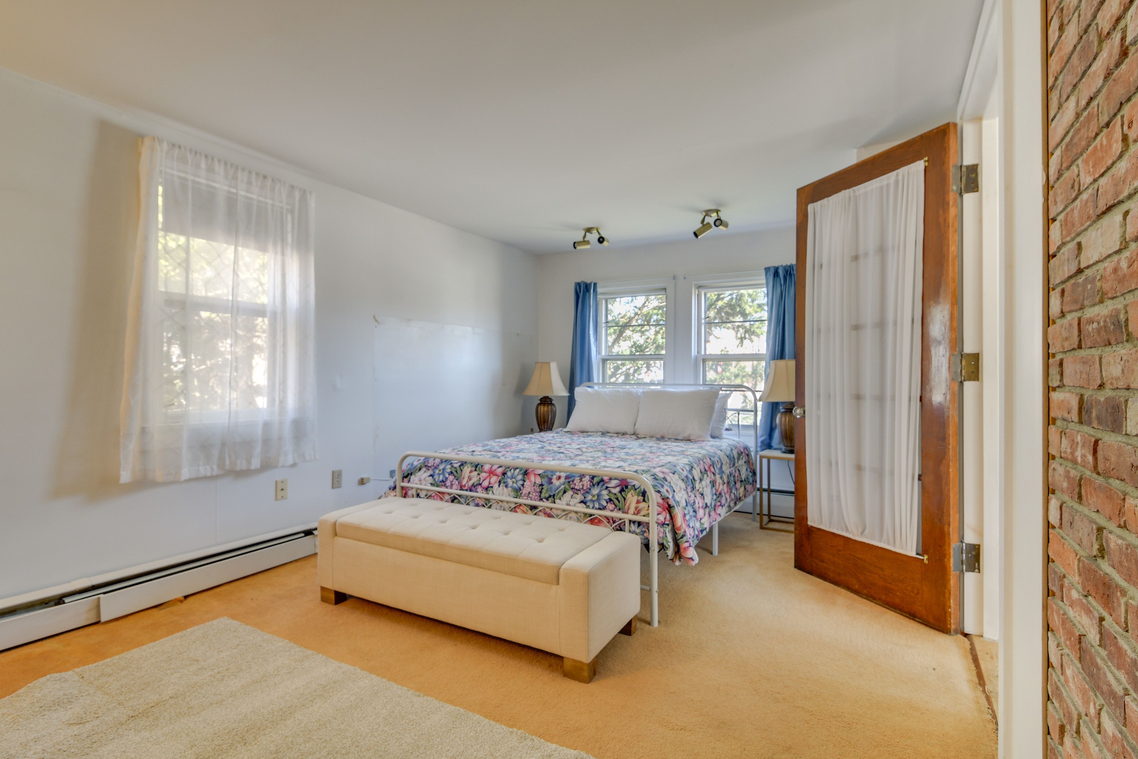 Bedroom 4 | 1st Floor | Queen Bed