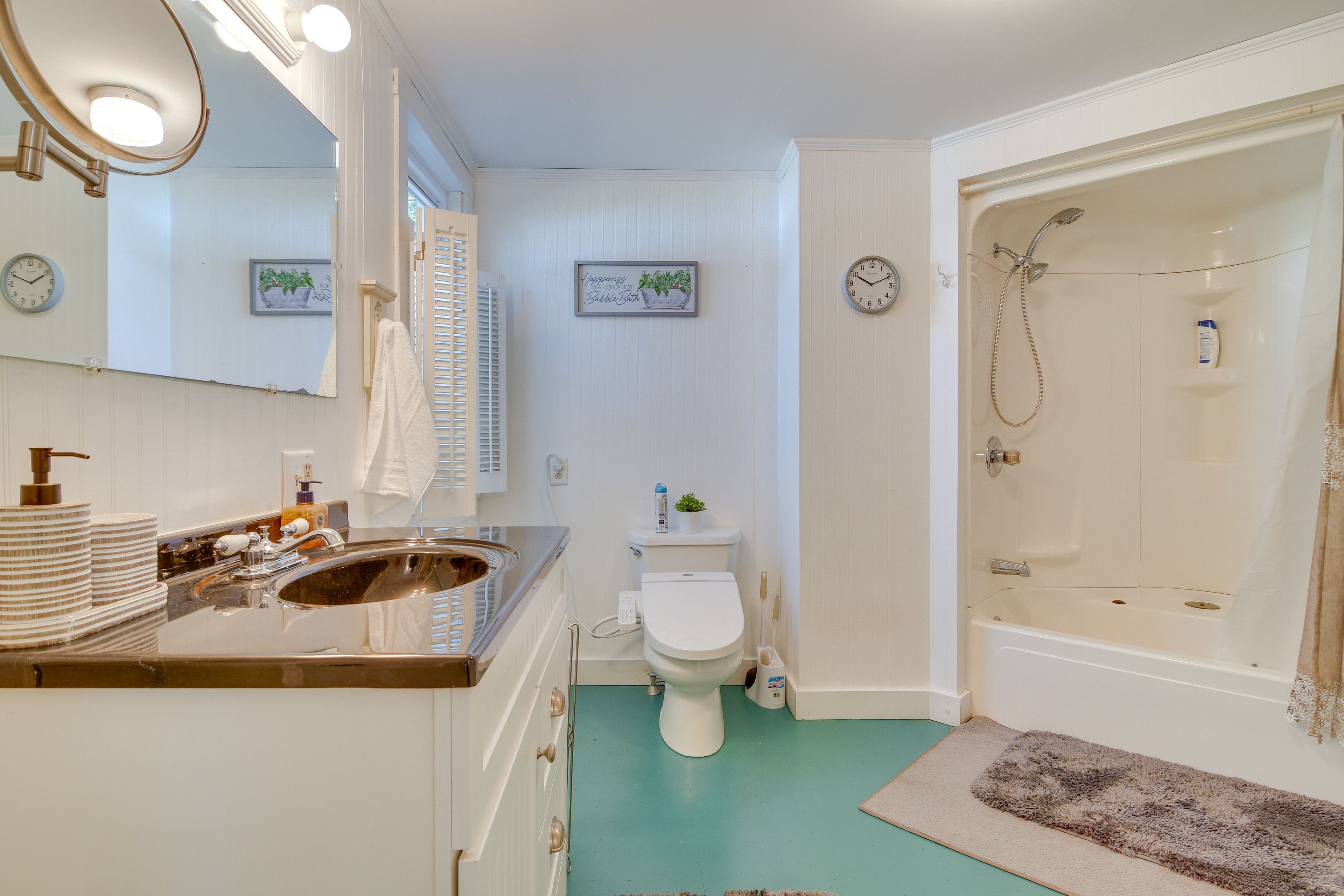 Full Bathroom | 1st Floor