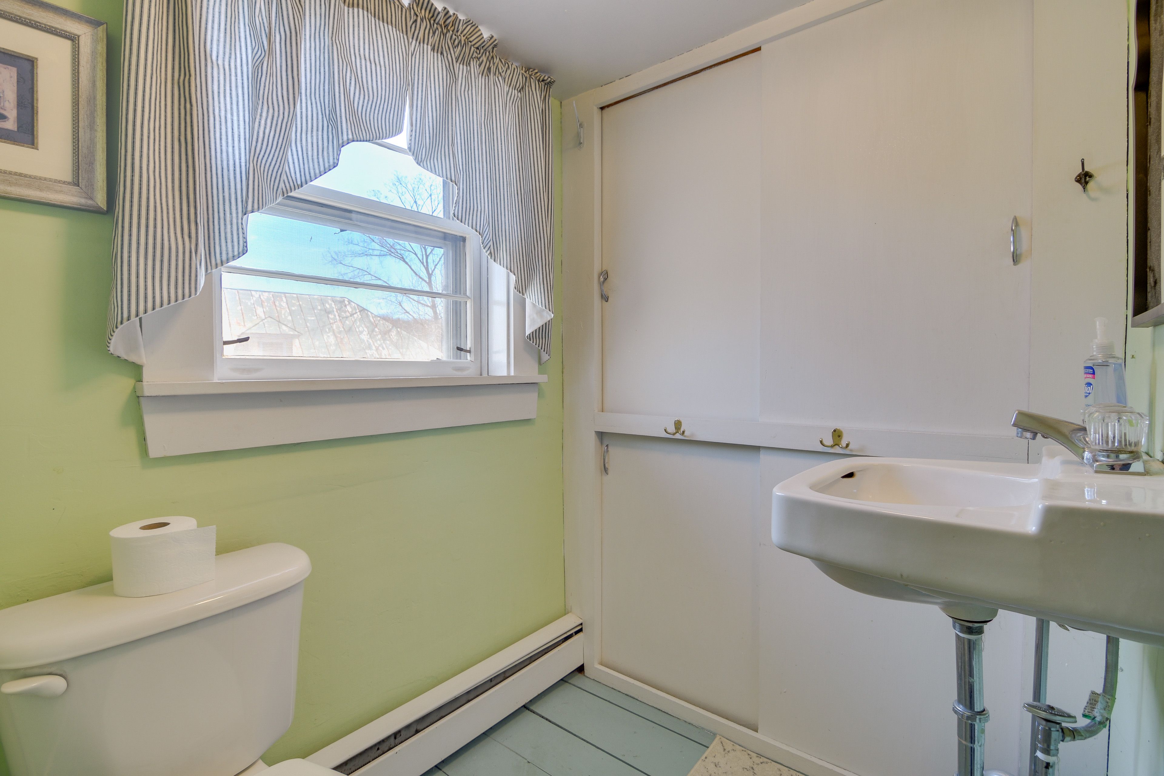 Half Bathroom | 2nd Floor