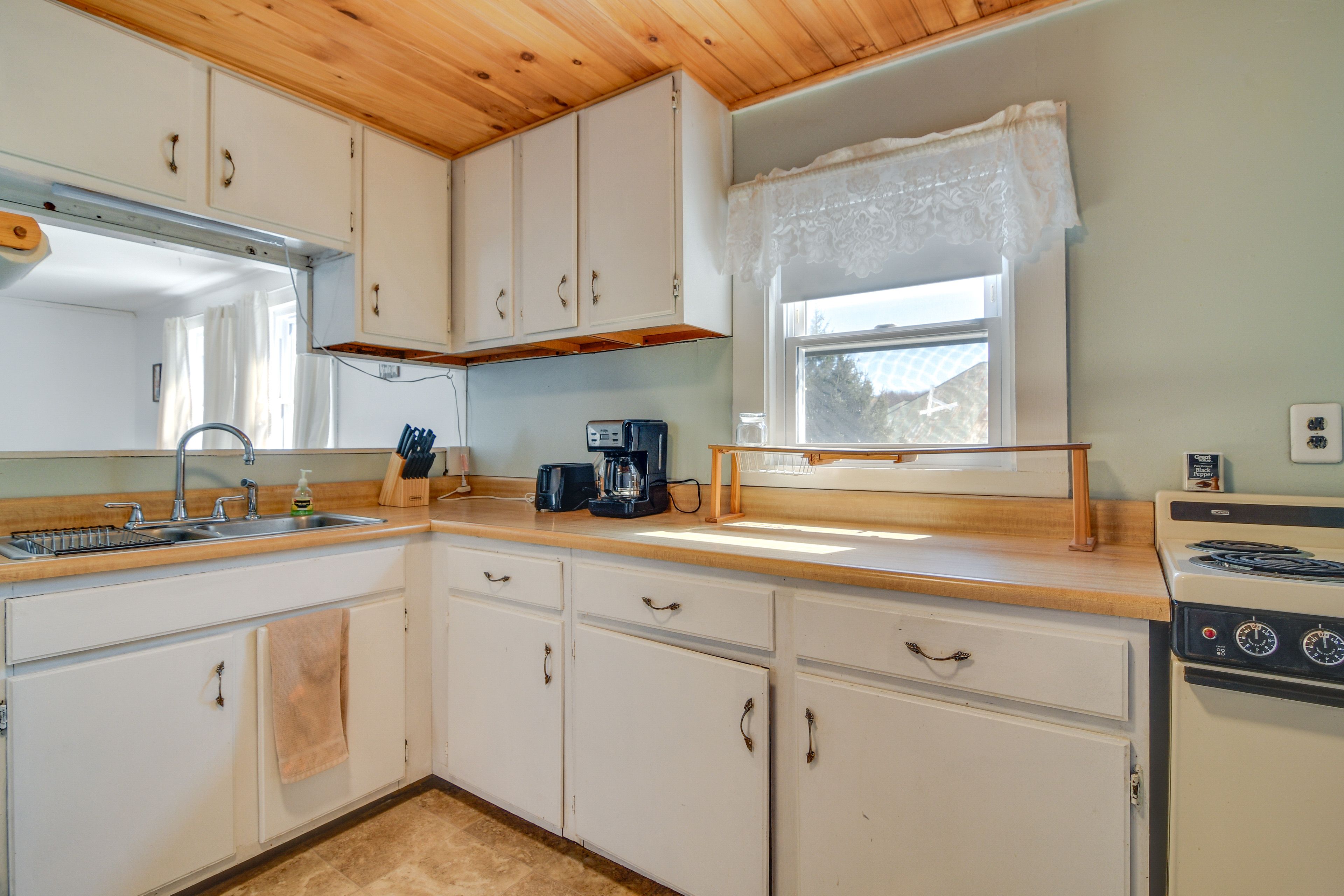 Kitchen | Drip Coffee Maker | Slow Cooker | Spices