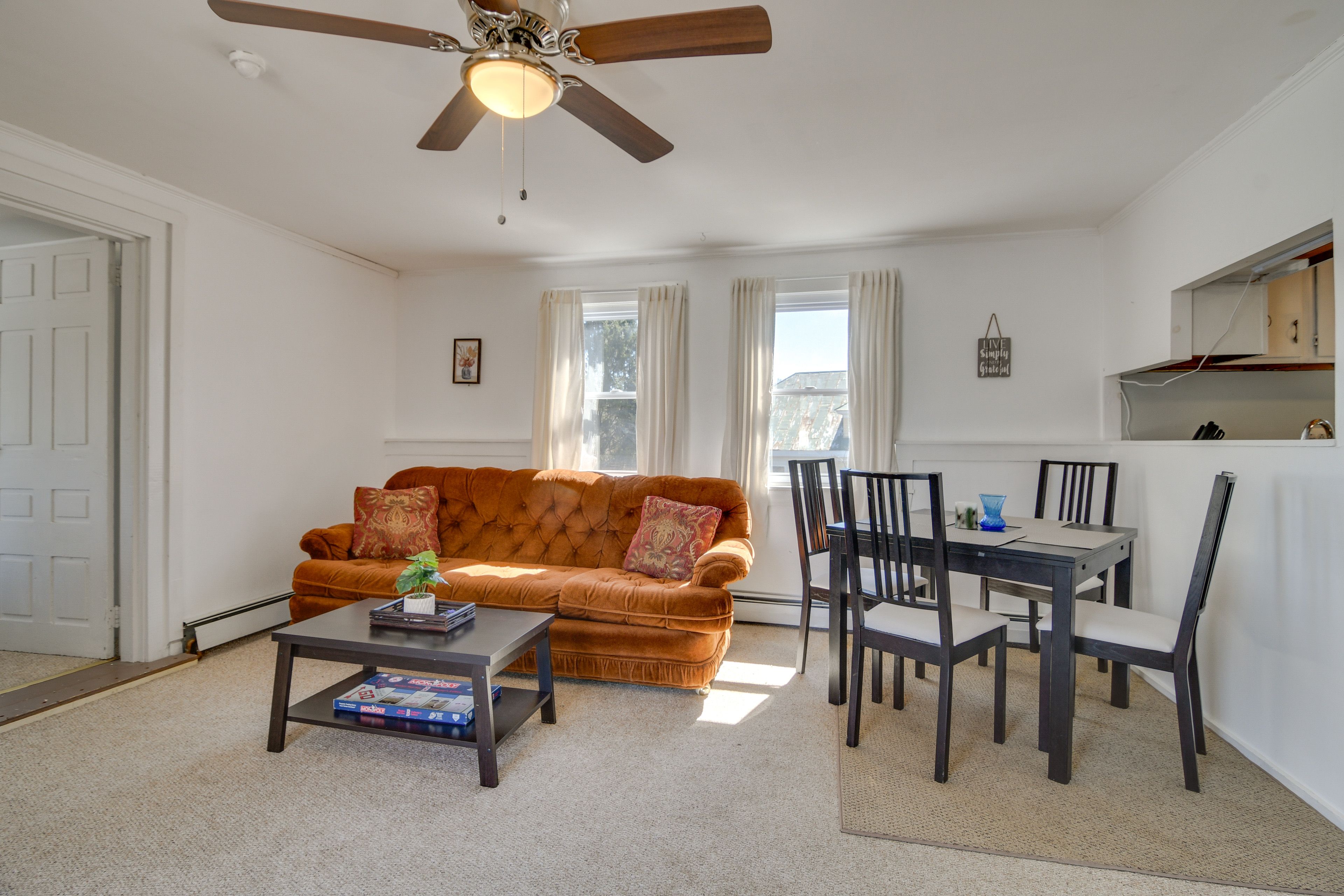Living Room | Free WiFi | Central A/C & Heat | Smart TV