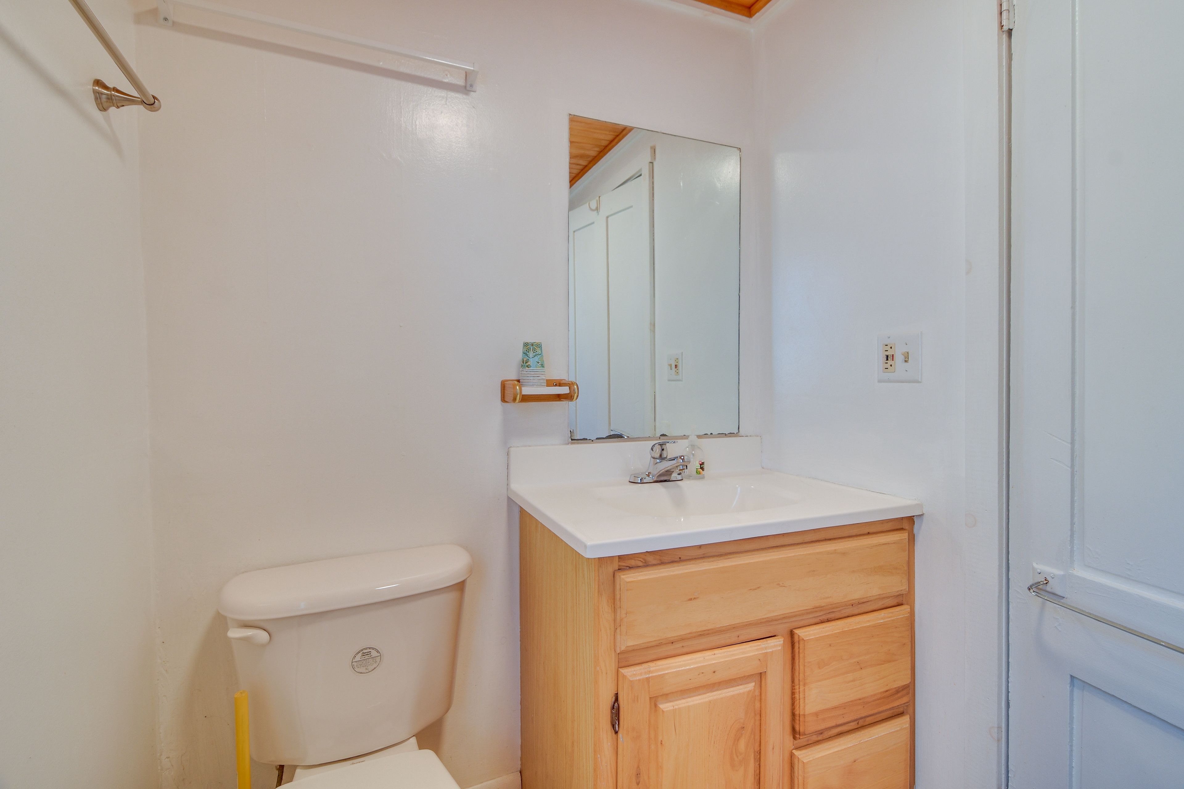 Full Bathroom | Complimentary Toiletries