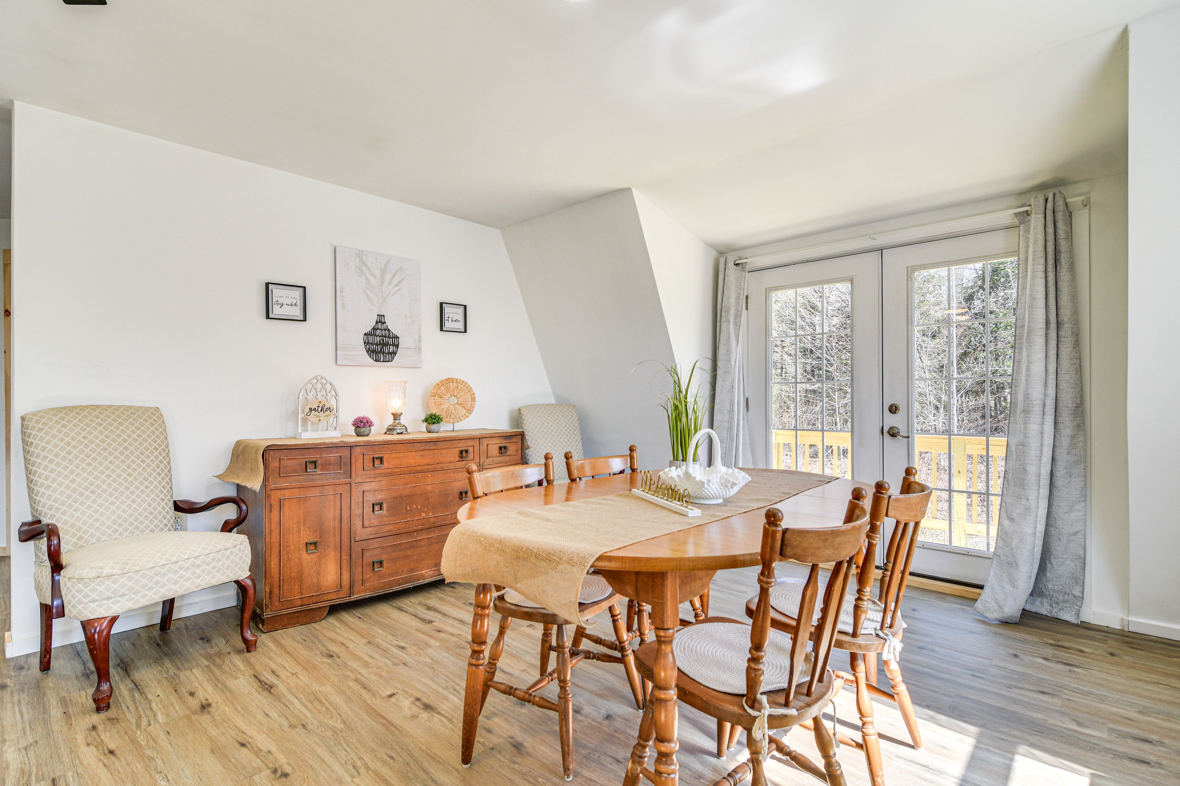 Dining Area | Central Heating | Window A/C Unit | Free WiFi