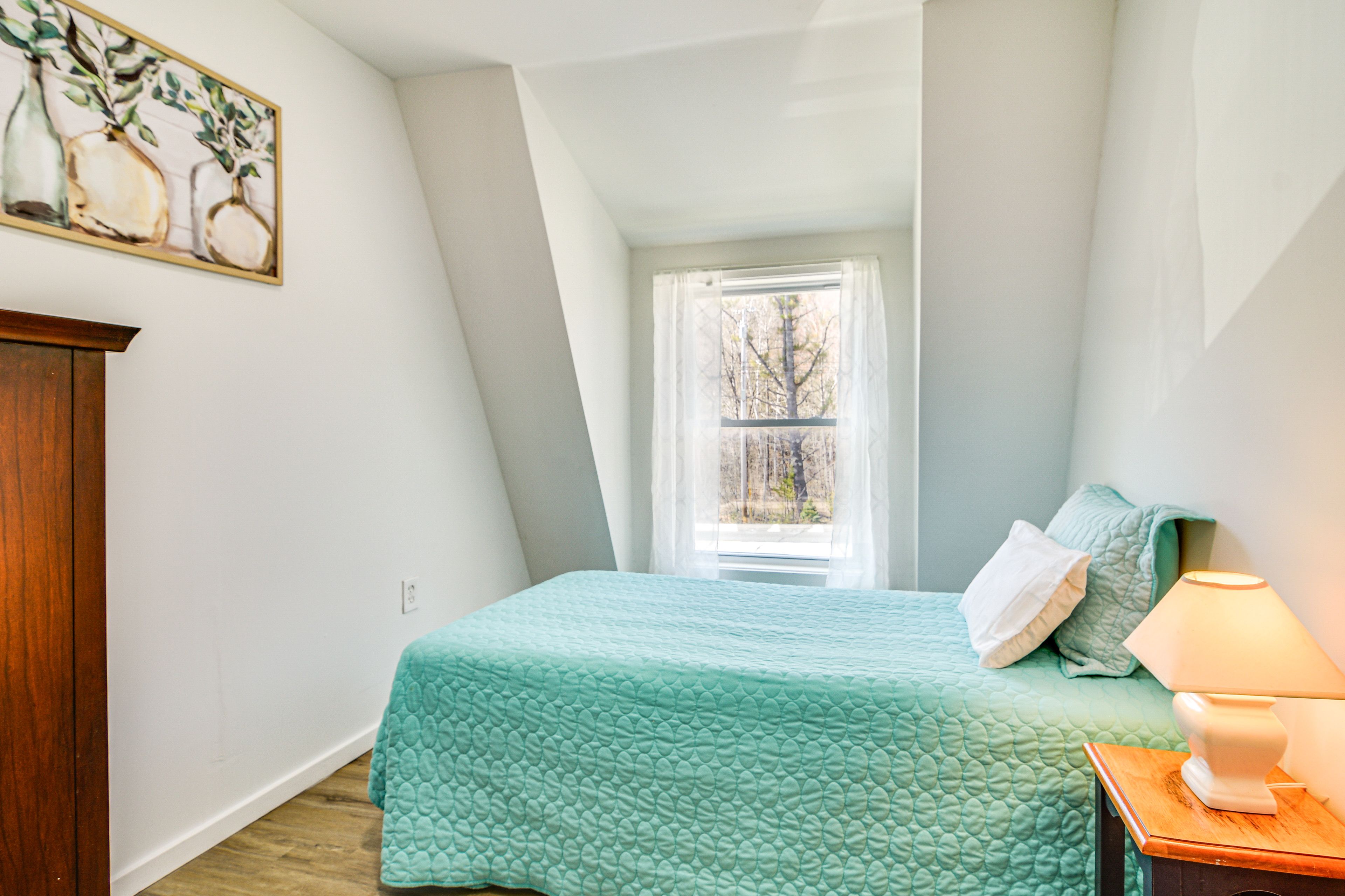 Bedroom 2 | Twin Bed | 2nd Floor | Hangers