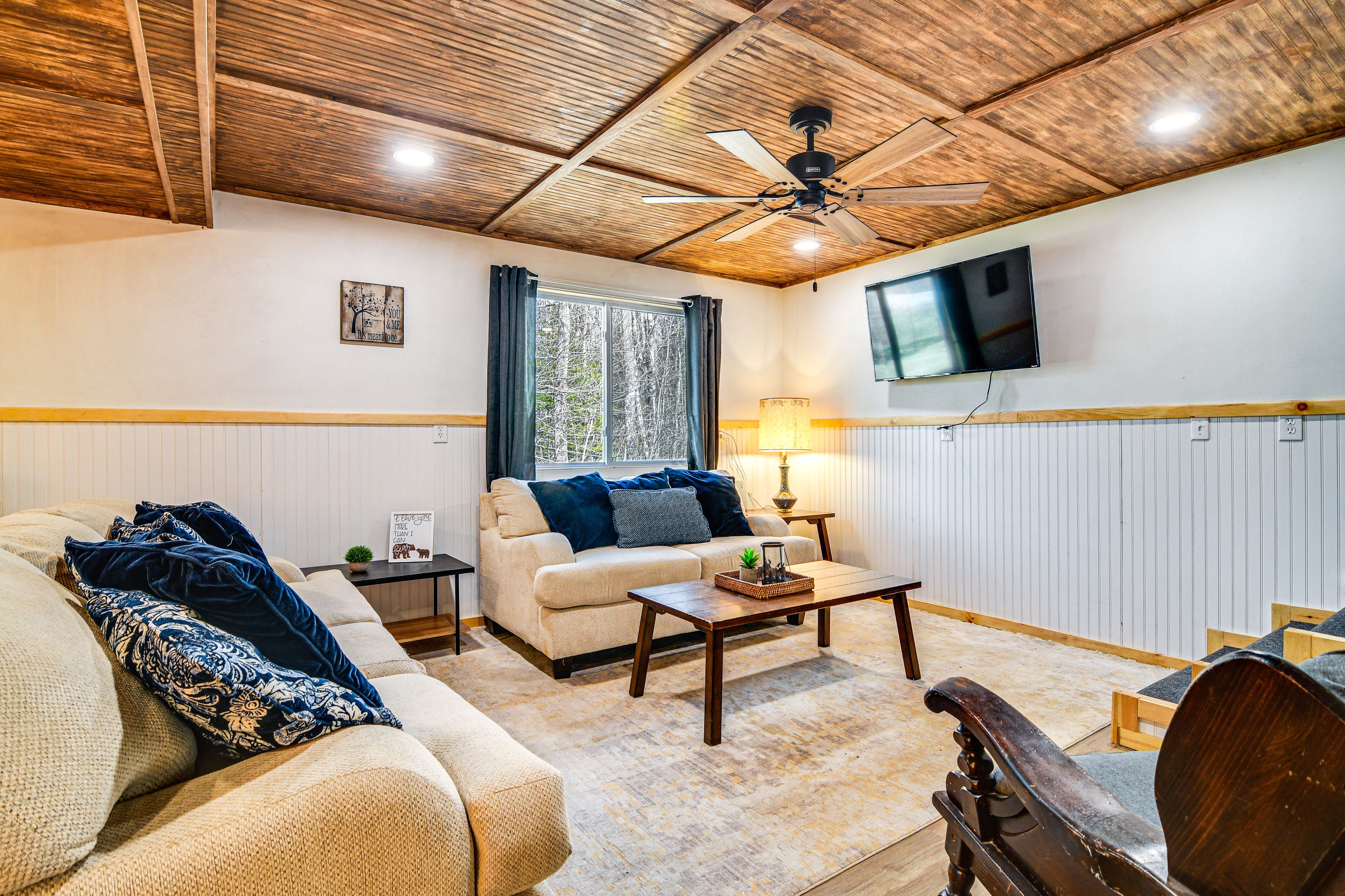 Living Room | 1st Floor | Smart TV | Wood-Burning Stove | Board Games