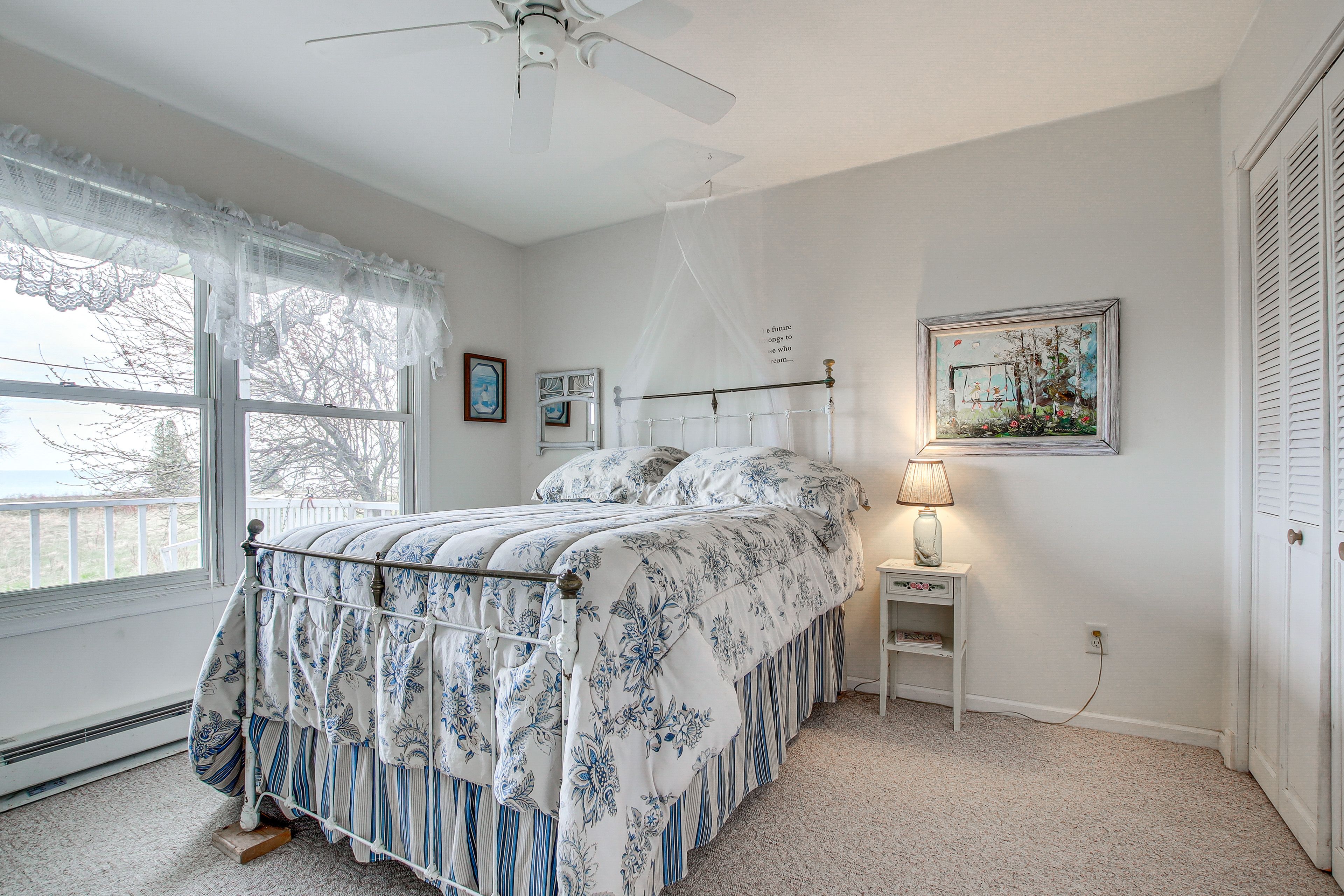 Bedroom 1 | Queen Bed | Linens Provided | 1st Floor