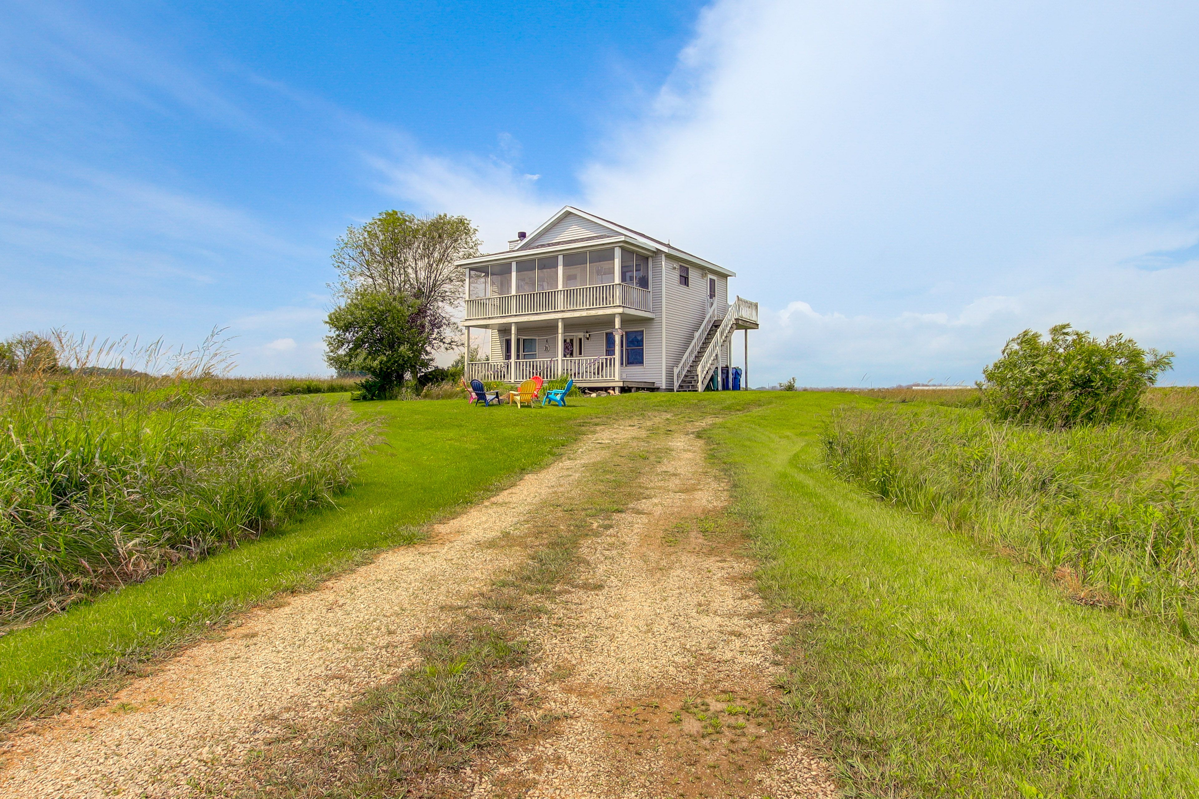 Parking | Driveway (8 Vehicles) | RV/Trailer Allowed On-Site