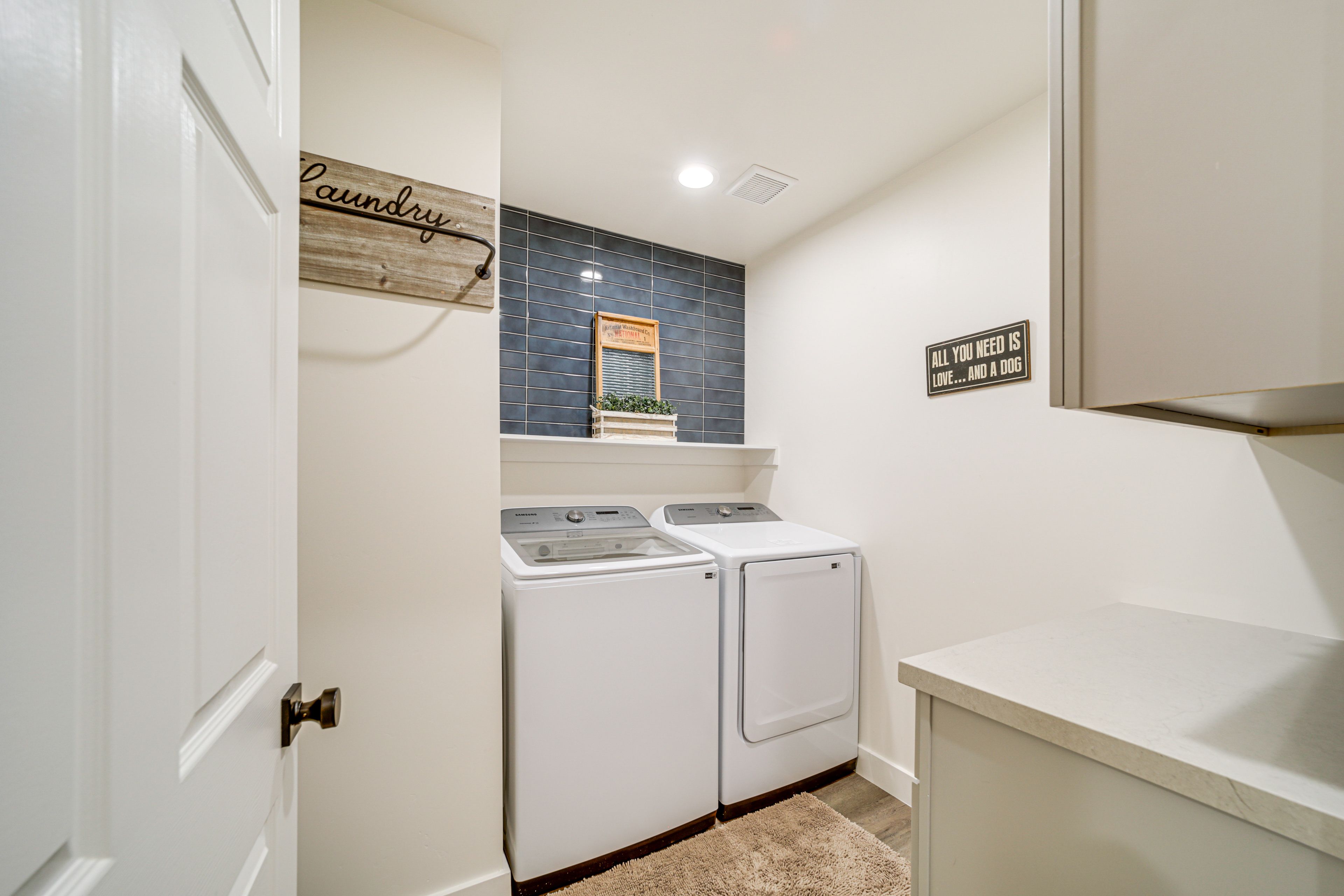 Laundry Room | Washer & Dryer