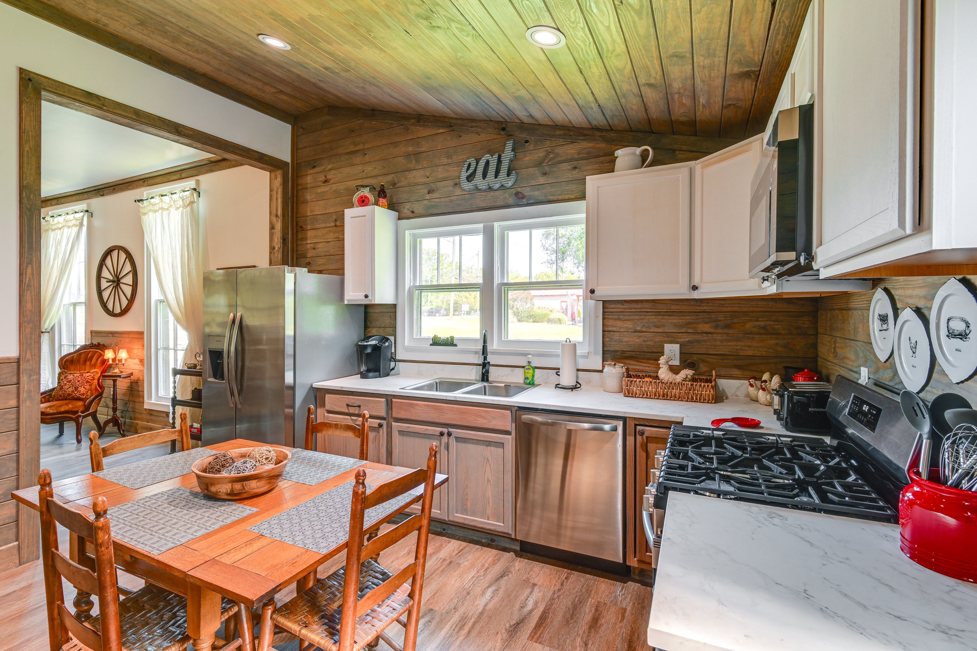 Kitchen | Single-Story Home | Free WiFi | Central A/C & Heating