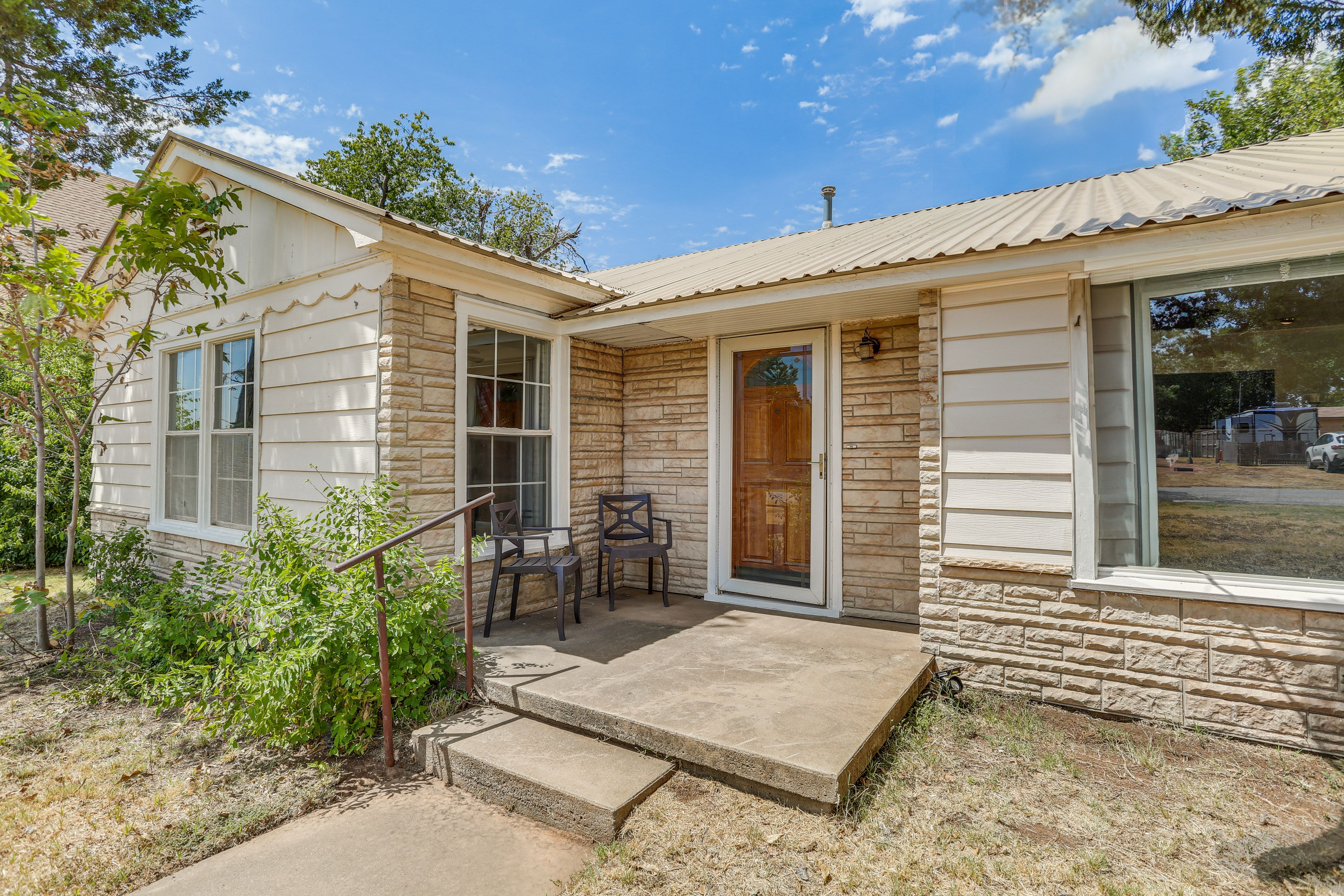 Porch | Outdoor Seating