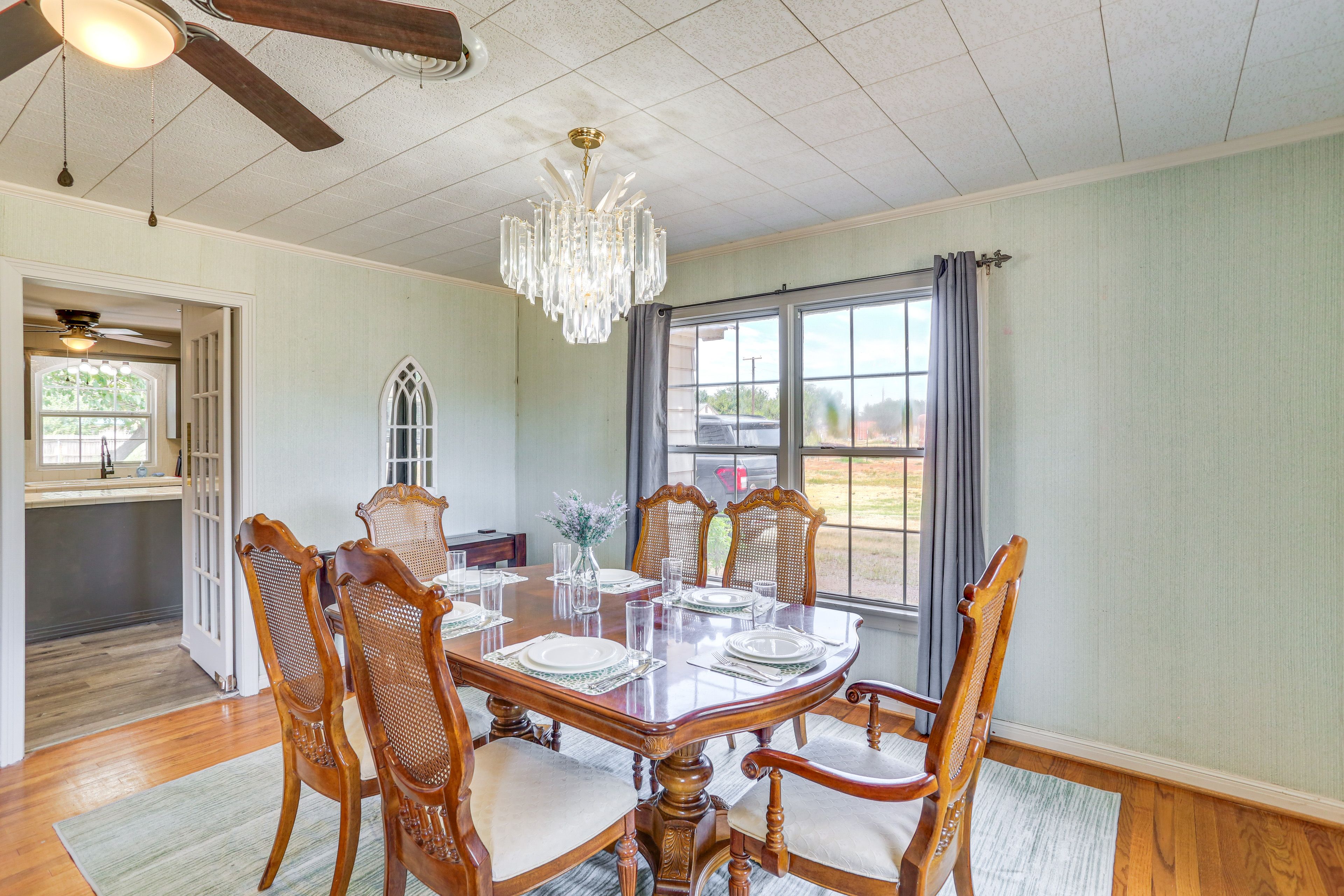 Dining Area | Dishware/Flatware