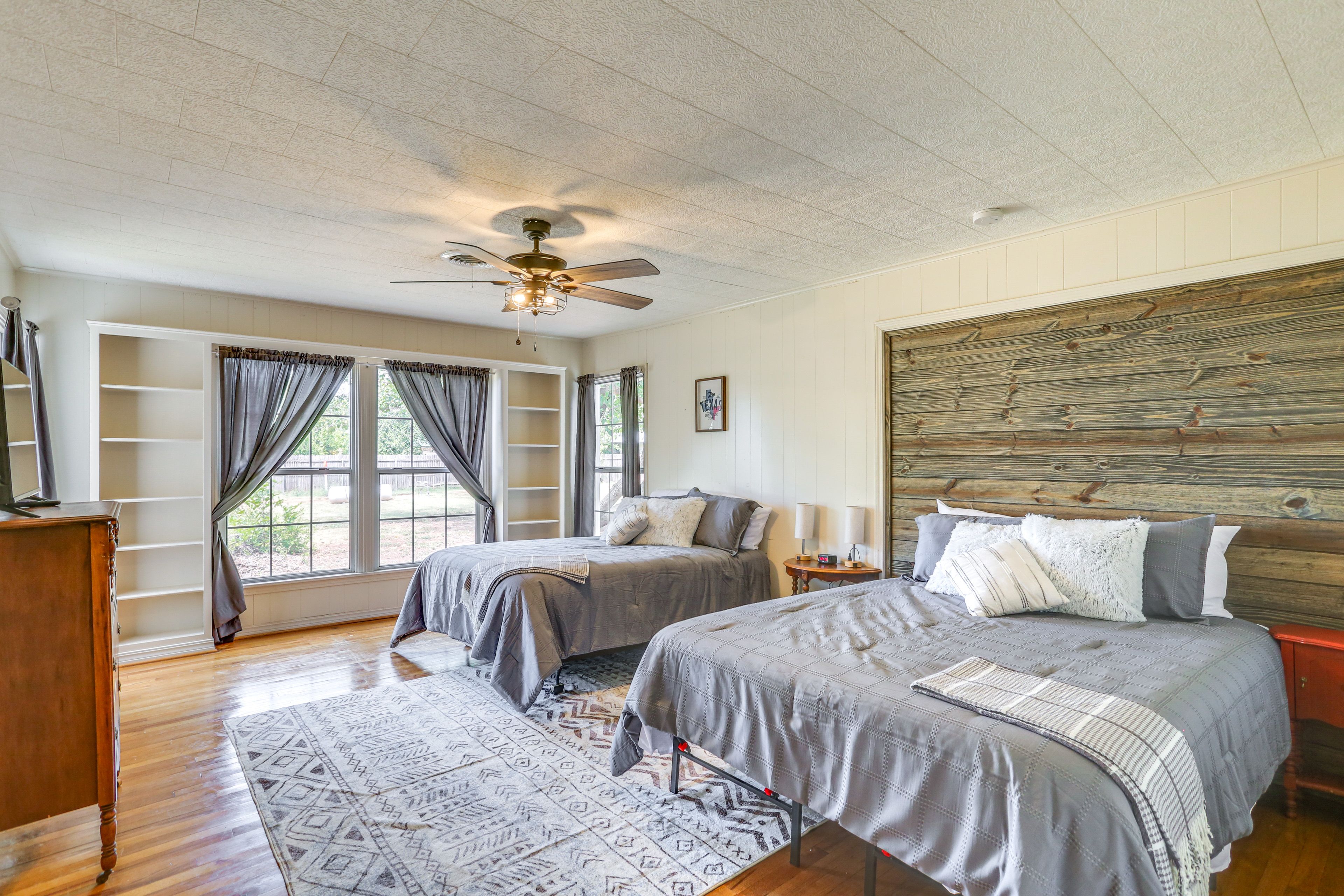 Bedroom 3 | Queen Bed | Full Bed | Flat-Screen TV
