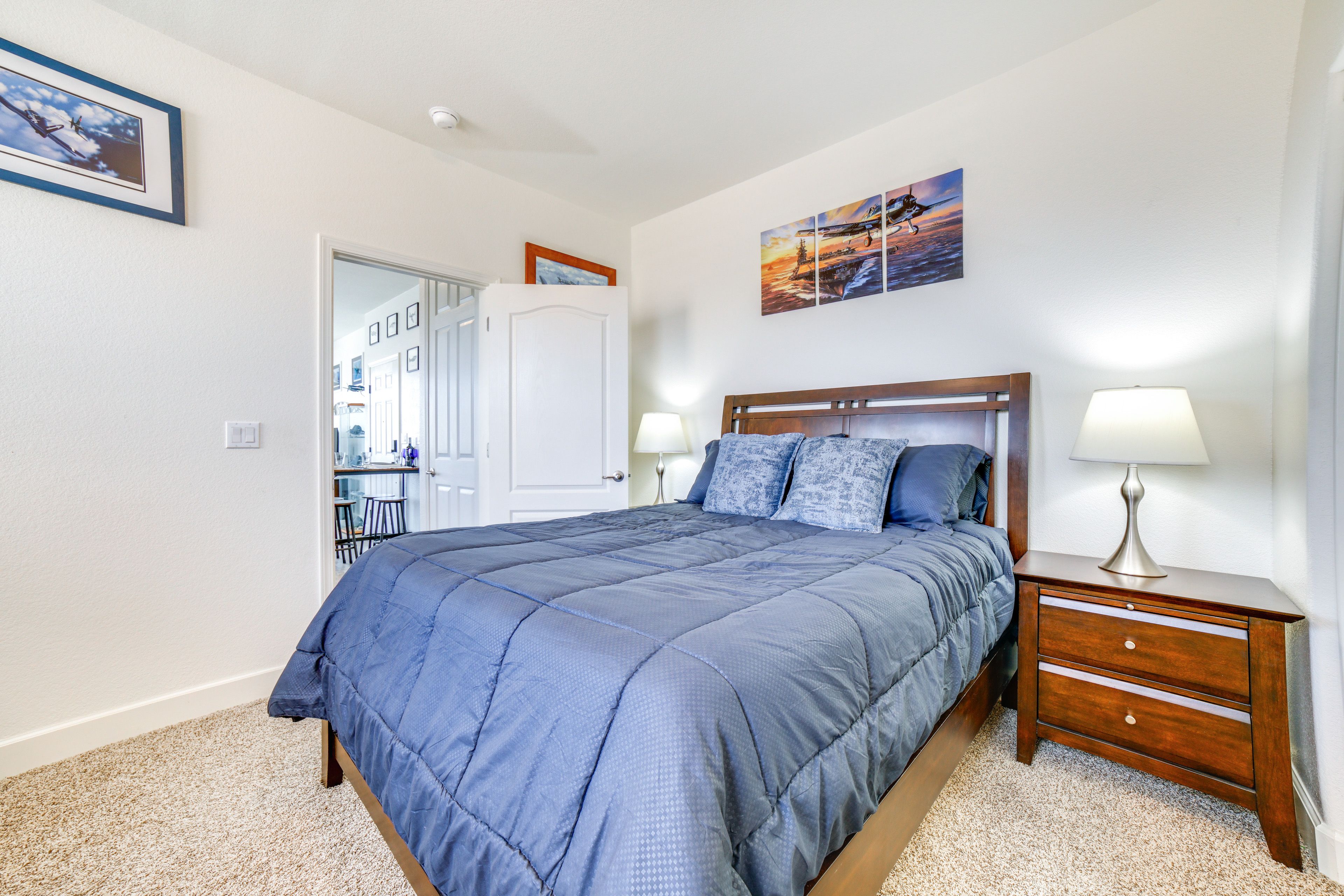 Bedroom | King Bed | Linens Provided