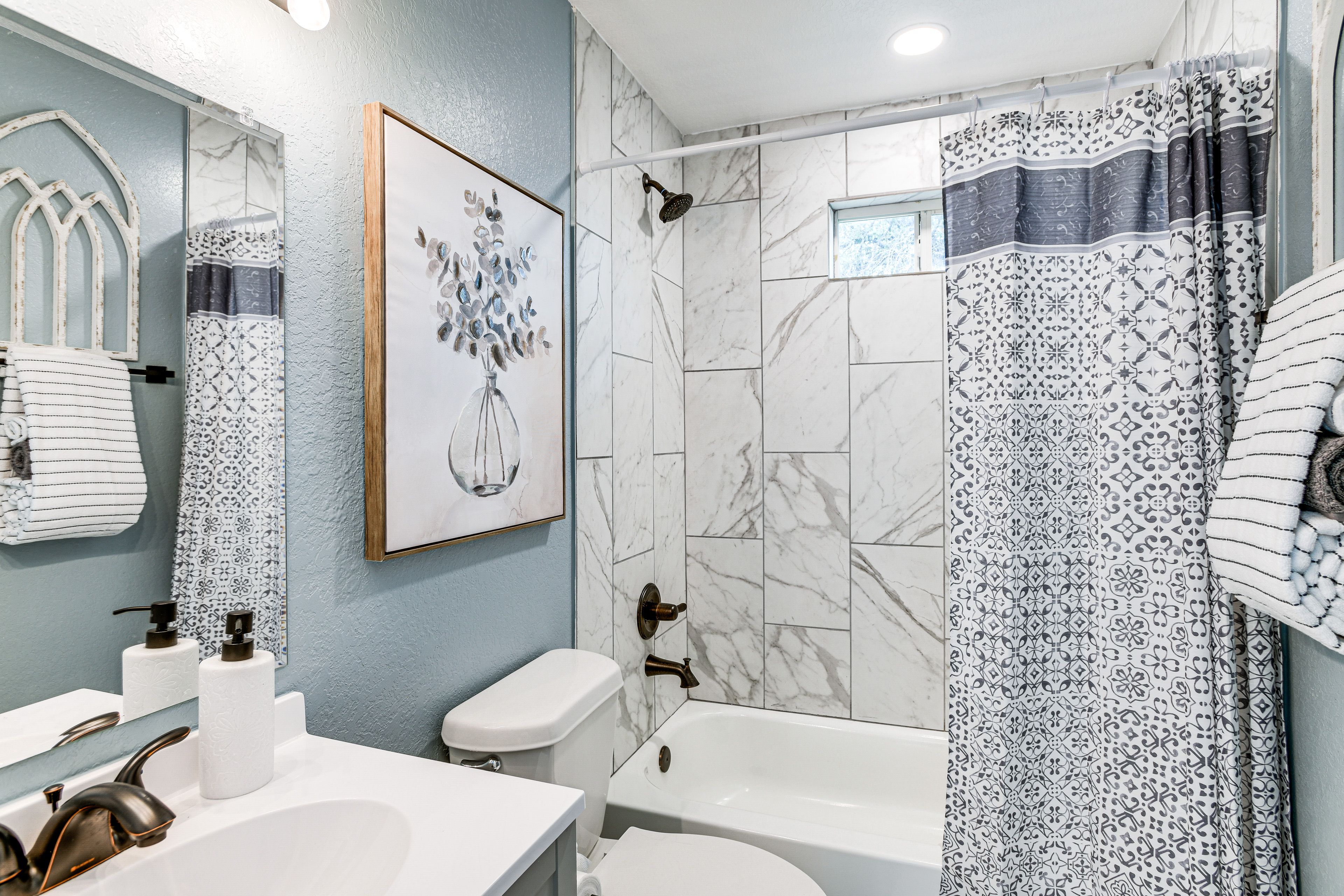 En-Suite Bathroom | Complimentary Toiletries | 1st Floor