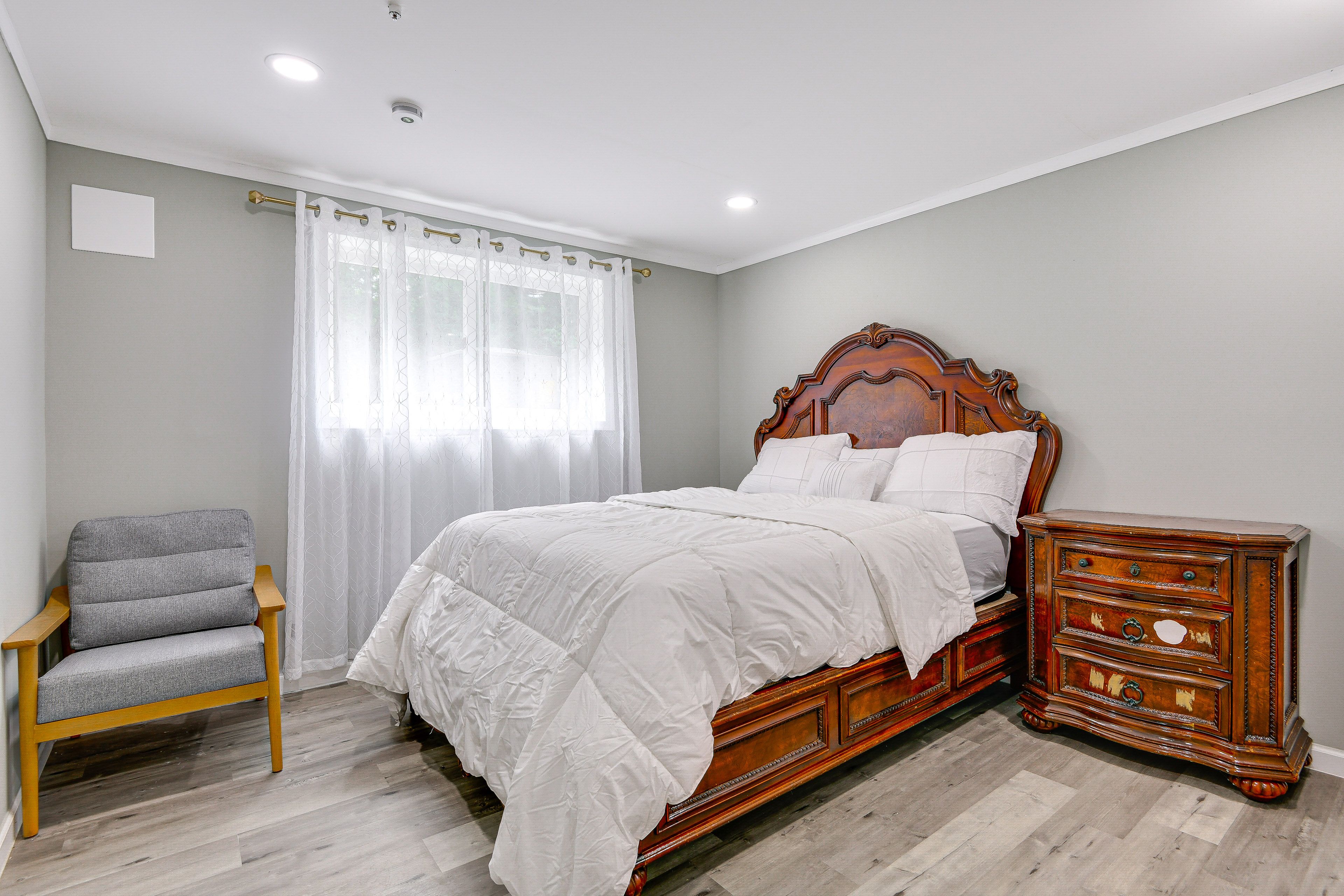 Bedroom 1 | Queen Bed