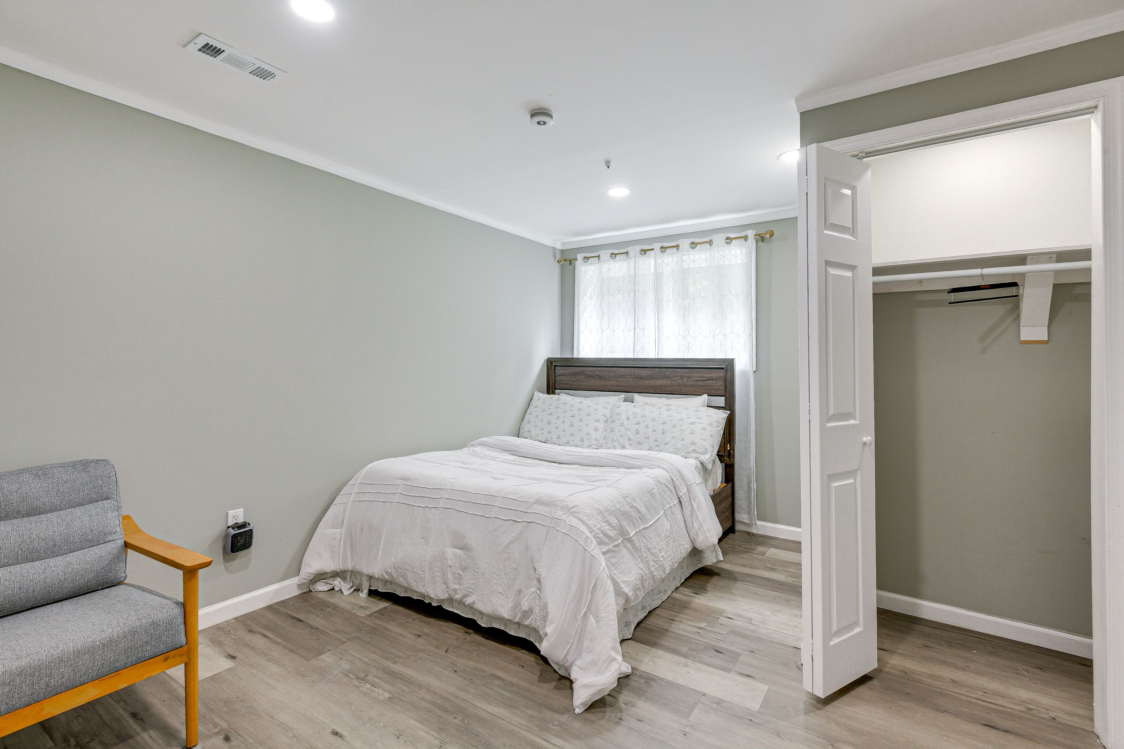 Bedroom 2 | Queen Bed