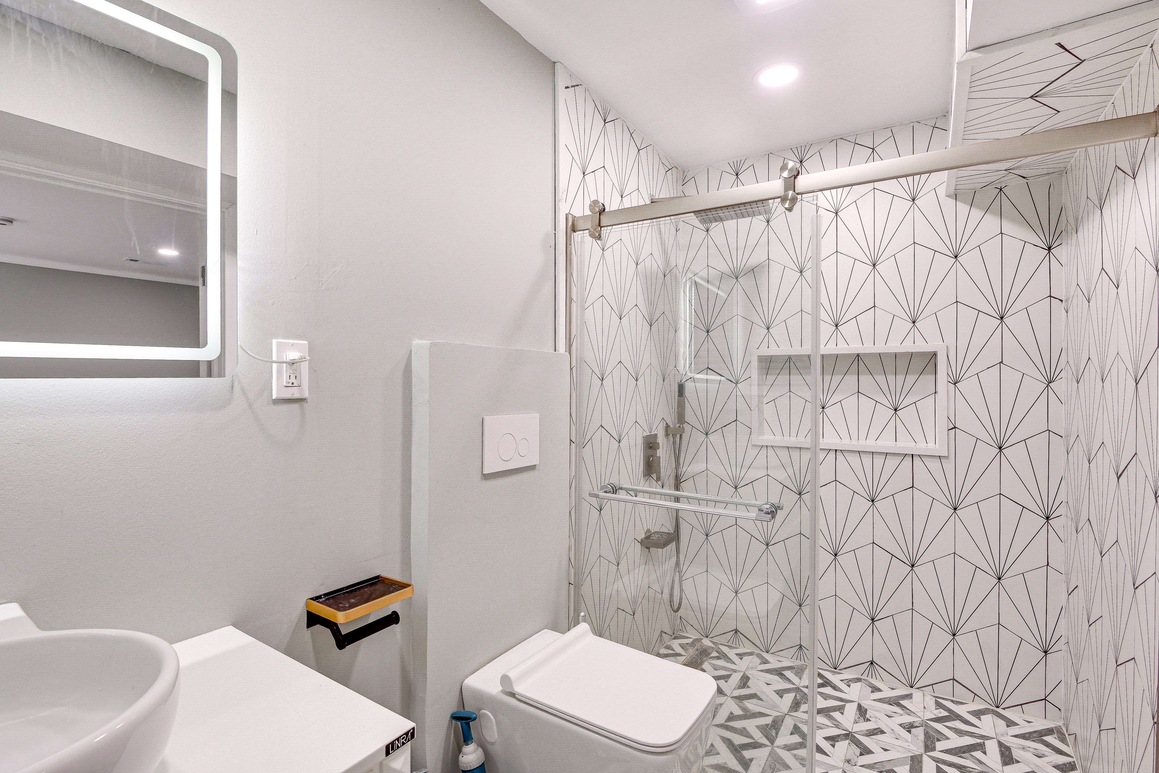 Full Bathroom
