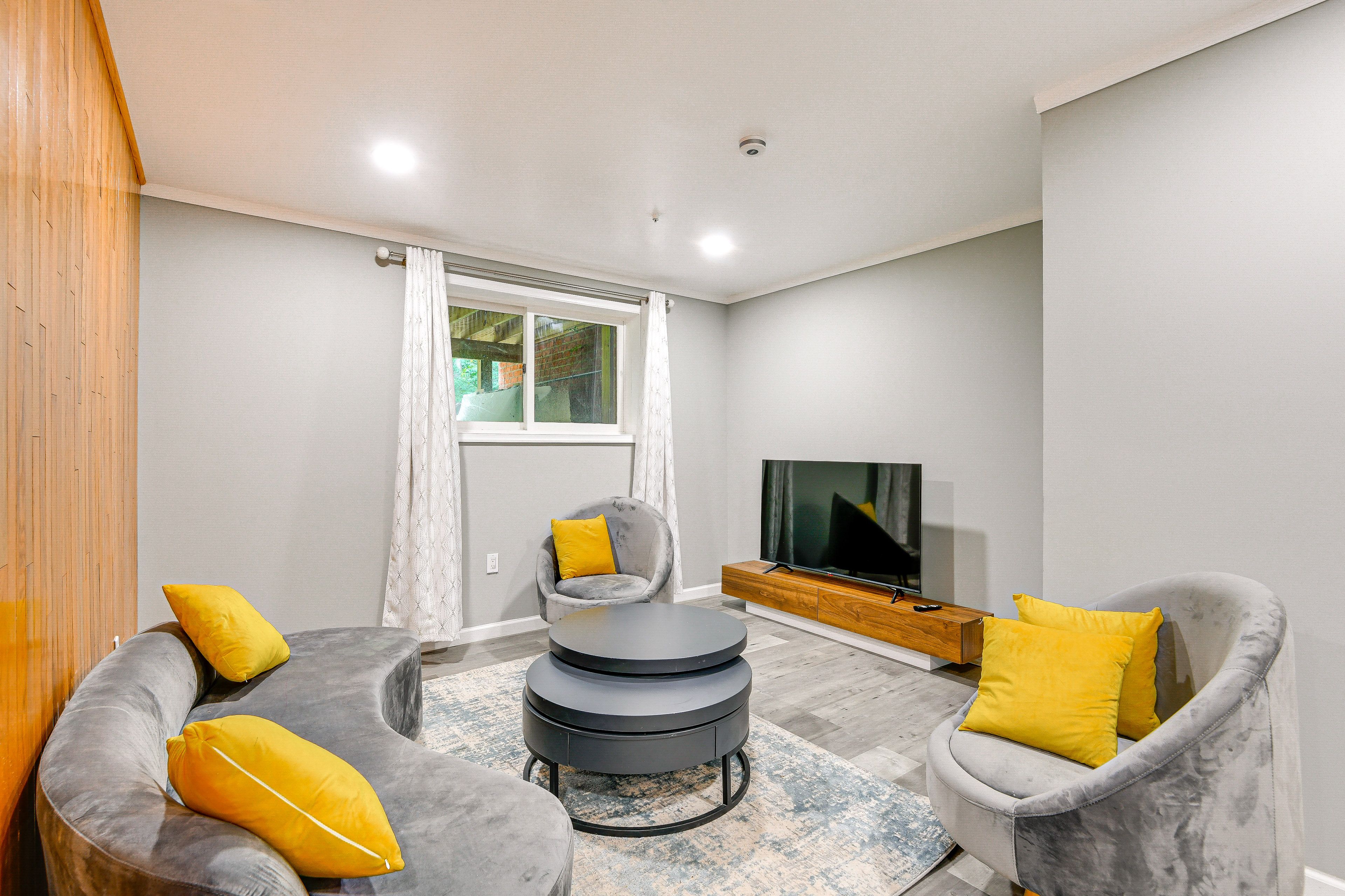 Upper Marlboro Vacation Rental | 2BR | 2.5BA | 1,200 Sq Ft | Steps Required