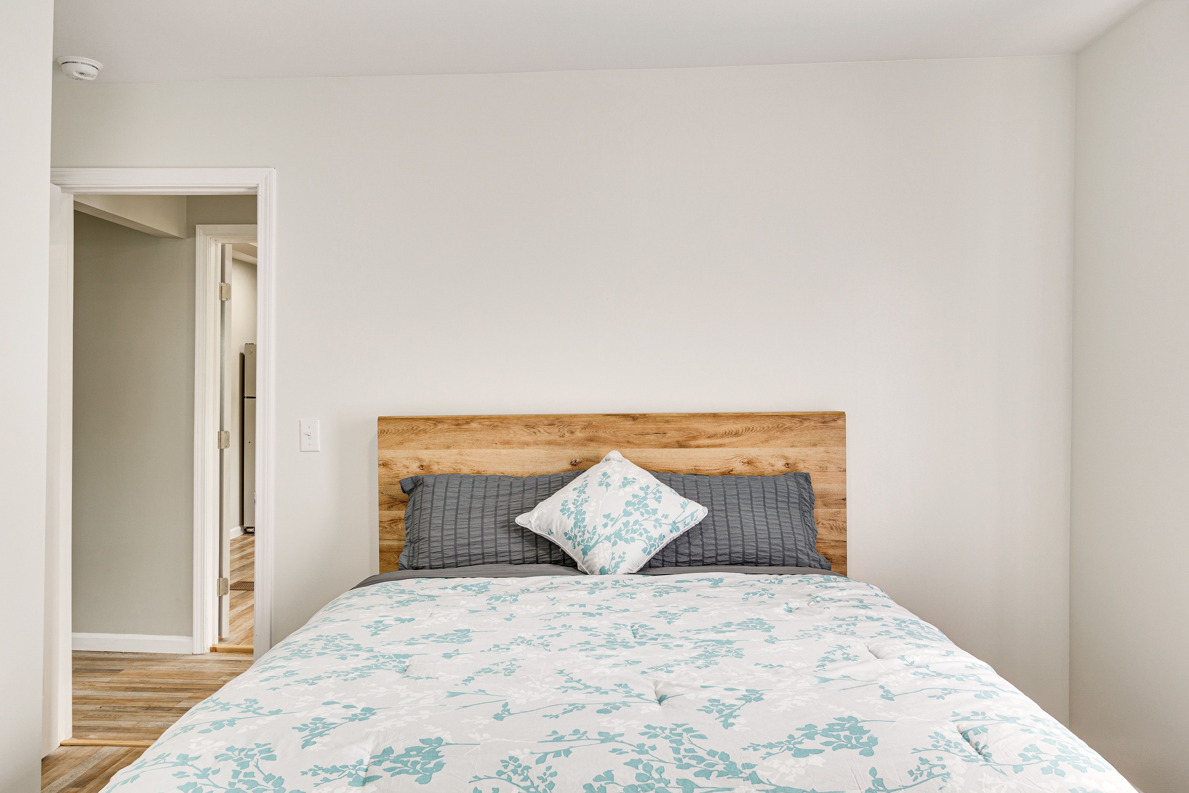 Bedroom 1 | Queen Bed | 1st Floor