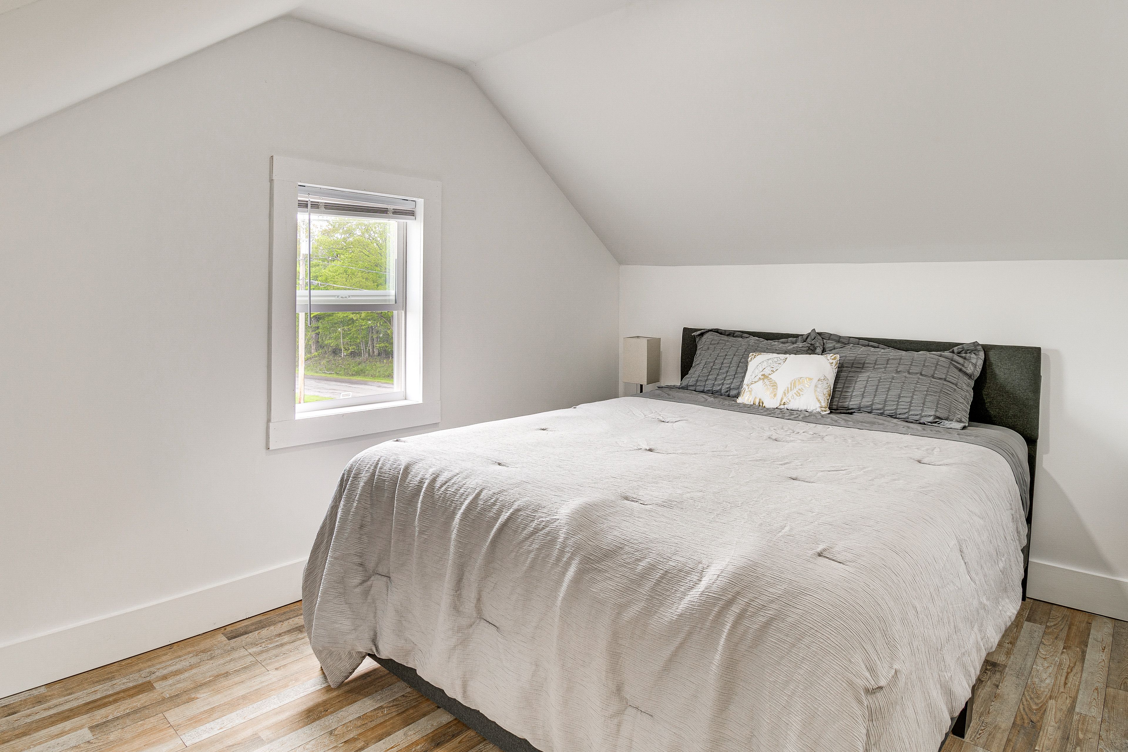 Bedroom 5 | Queen Bed | 2nd Floor