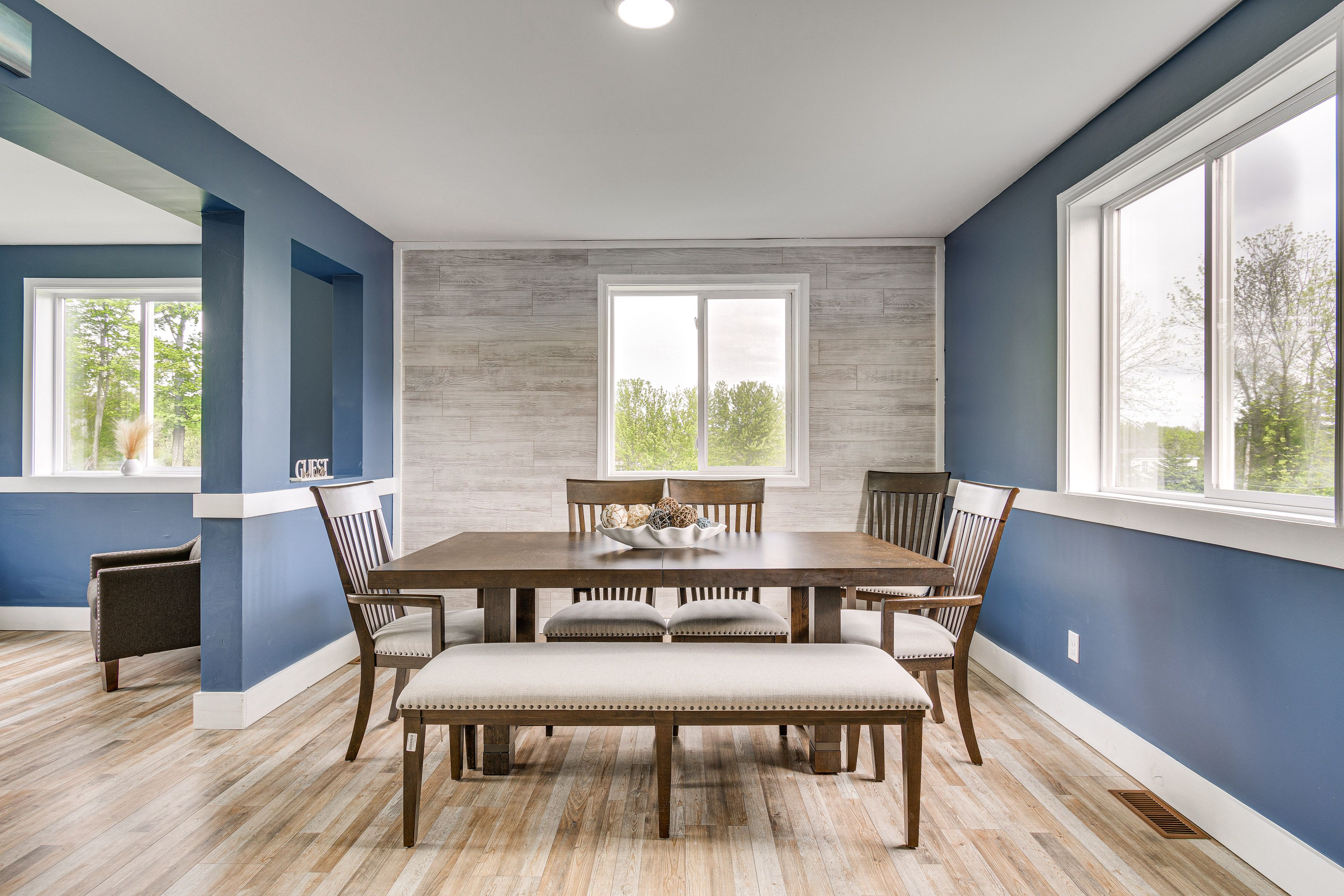 Dining Area | Dishware/Flatware Provided | 1st Floor