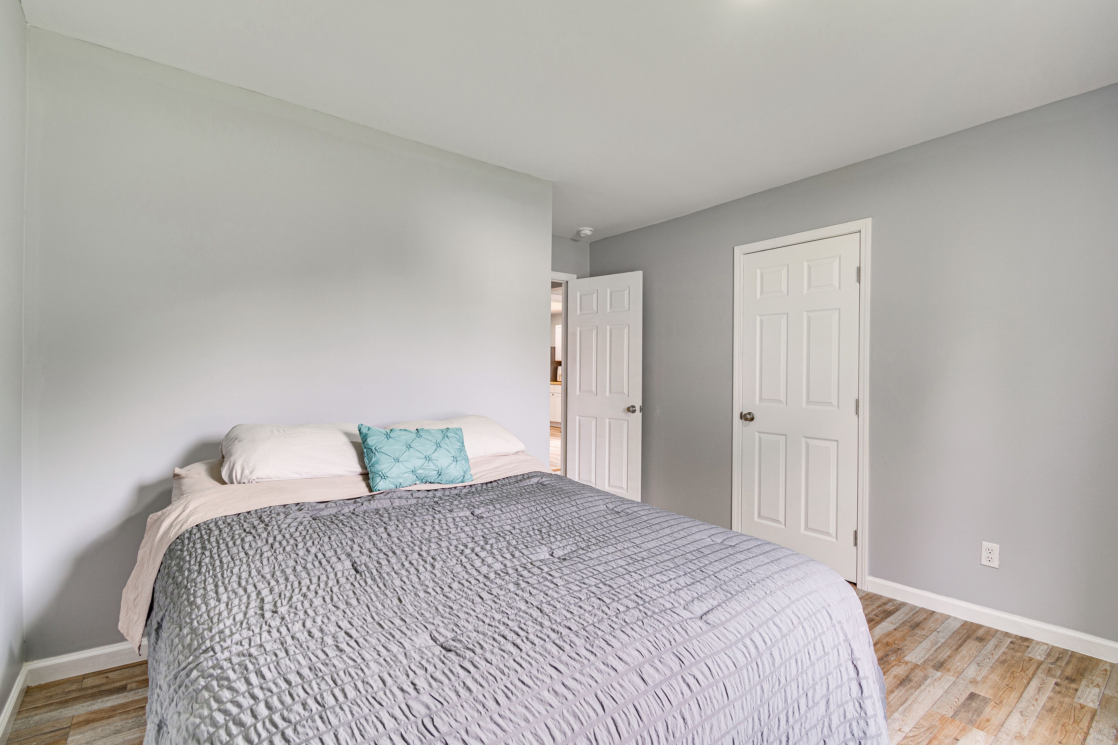 Bedroom 2 | Queen Bed | 1st Floor