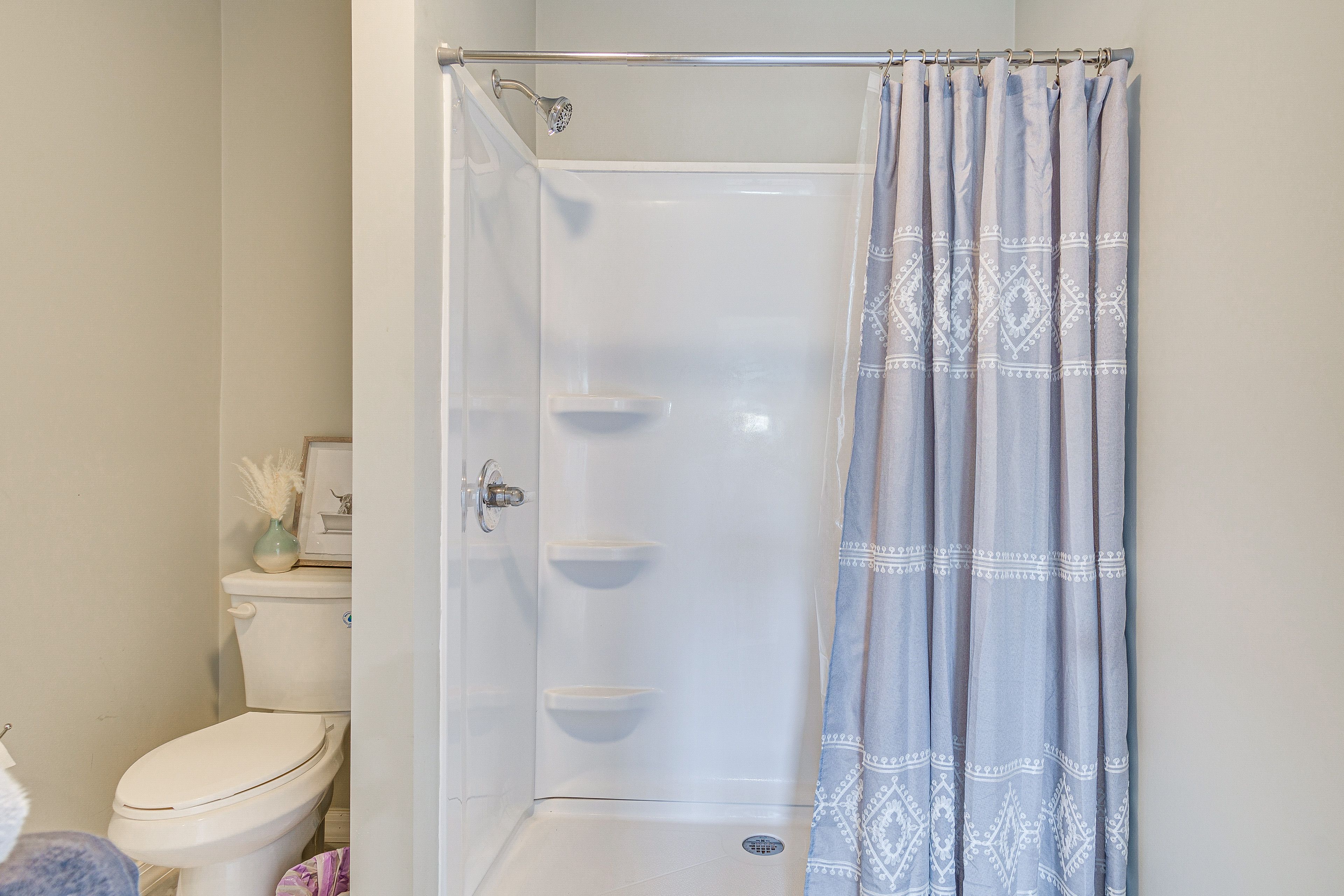 Full Bathroom | Complimentary Toiletries | 1st Floor