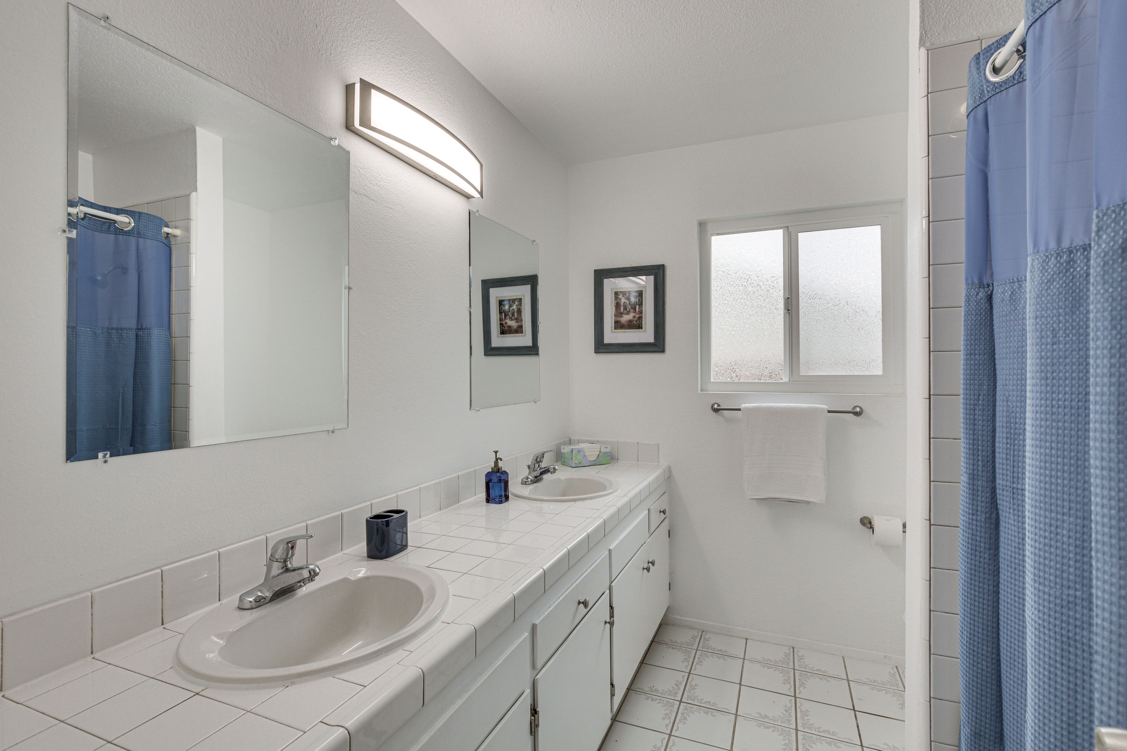 Full Bathroom | Complimentary Toiletries
