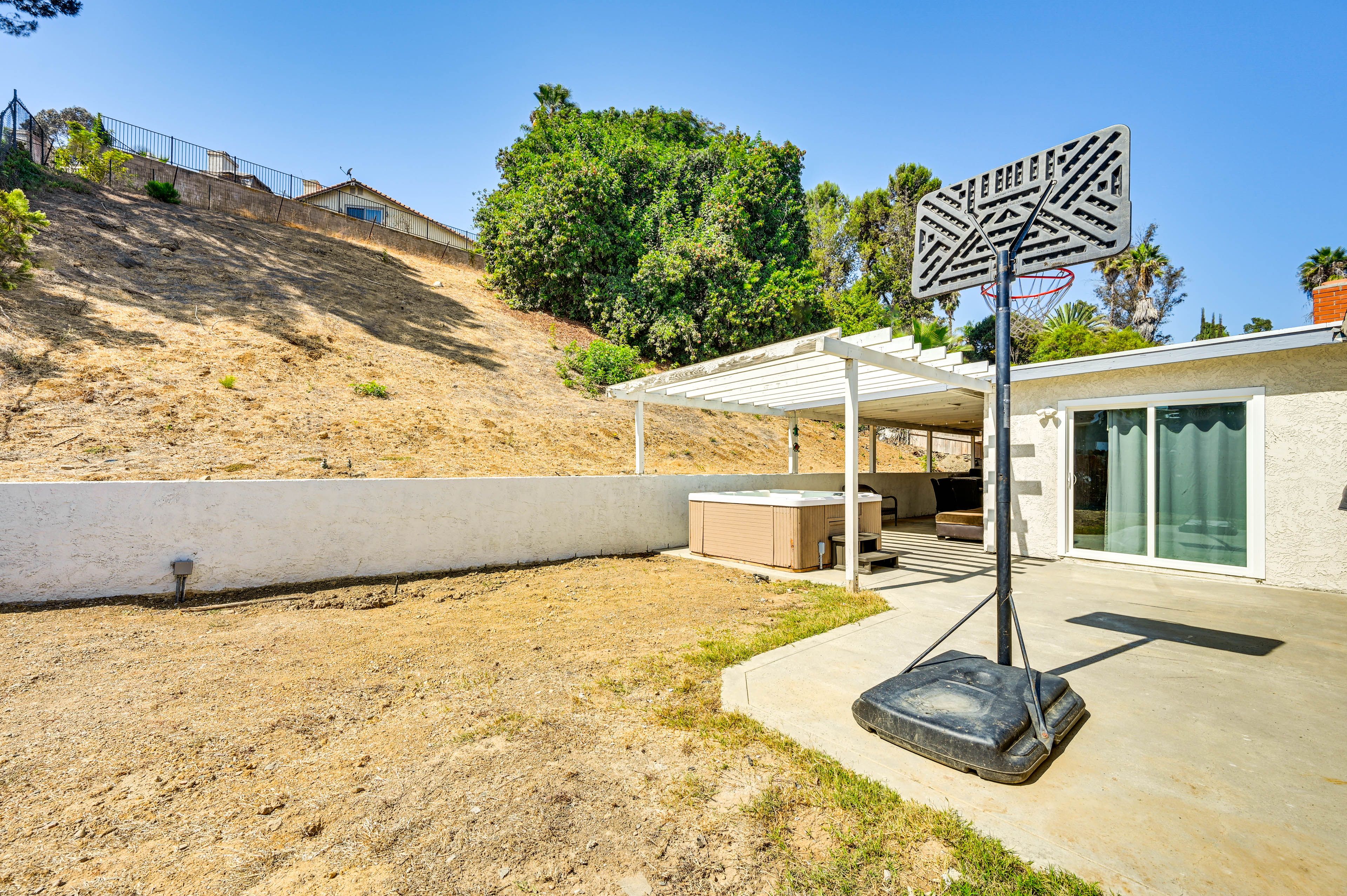 Yard | Basketball Hoop