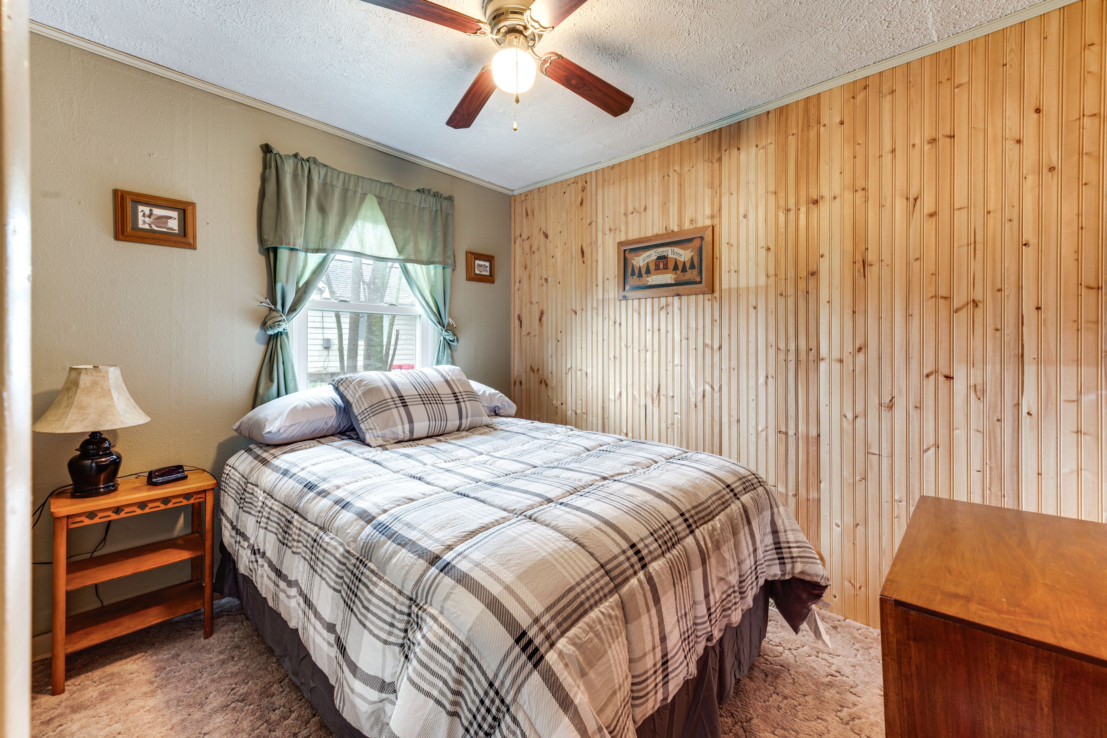 Bedroom 2 | Full Bed | Linens Provided | Smart TV