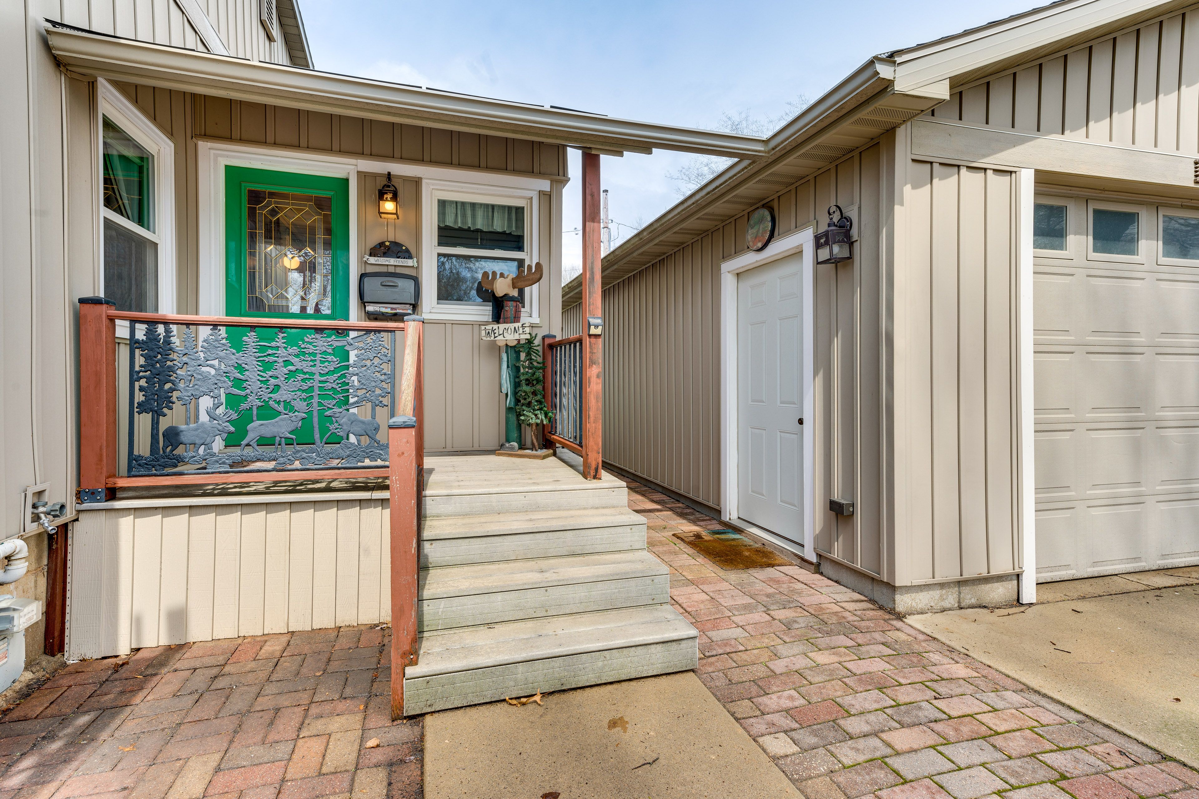 Exterior | Trailer Parking | Keyless Entry