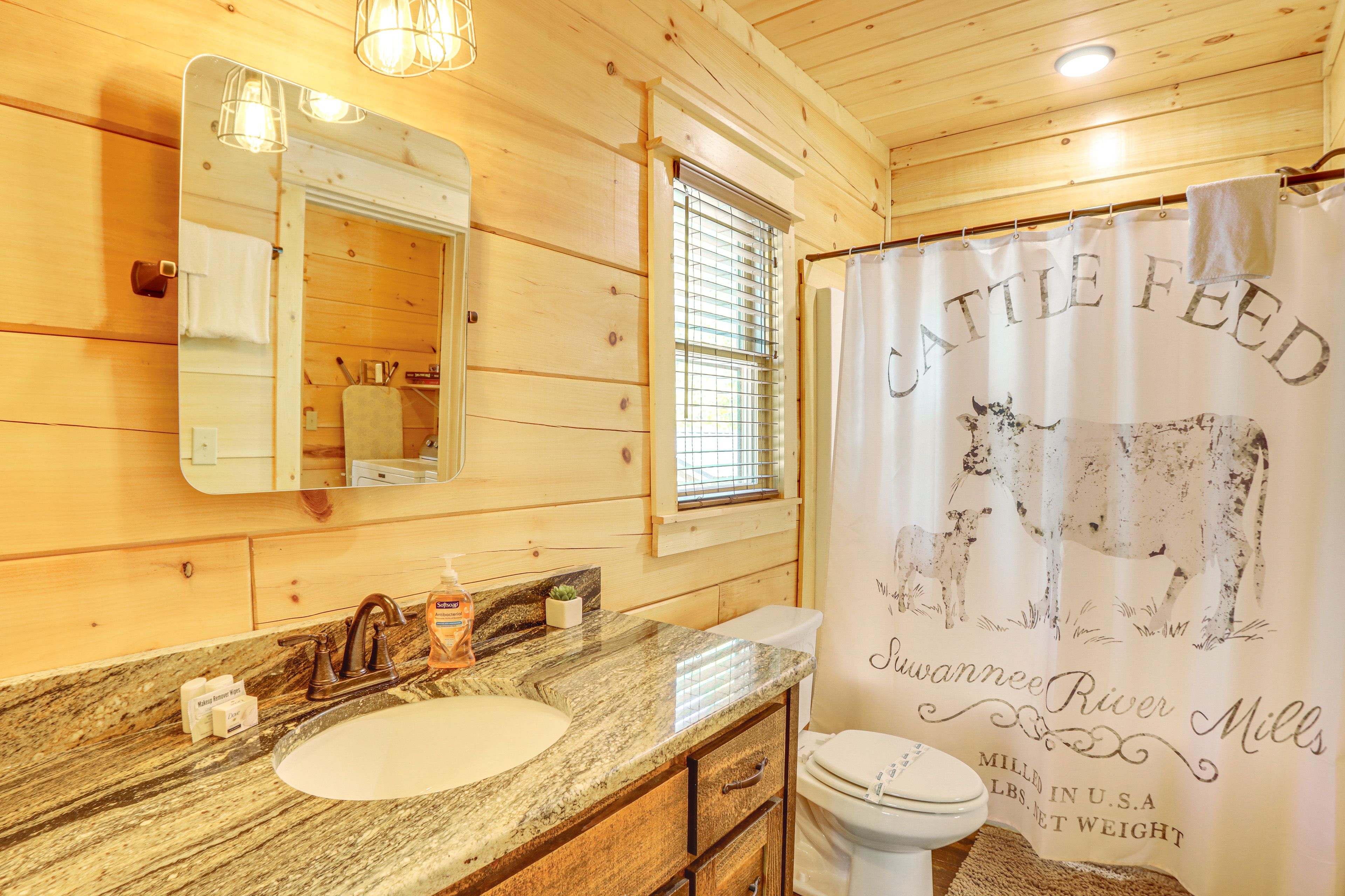 Full Bath | Complimentary Toiletries