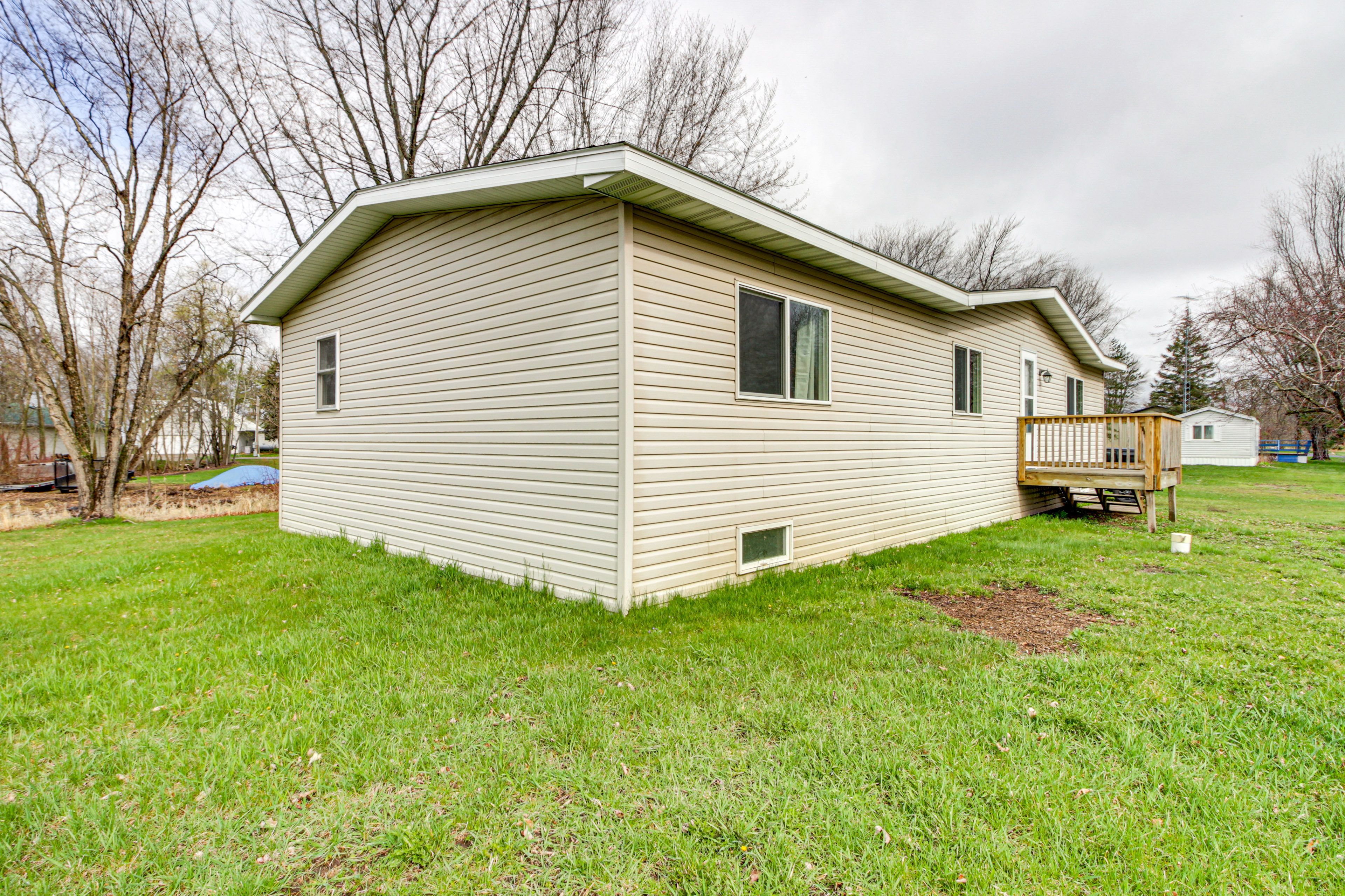Parking | Garage (1 Vehicle) | Driveway (2 Vehicles) | Trailer Parking Available