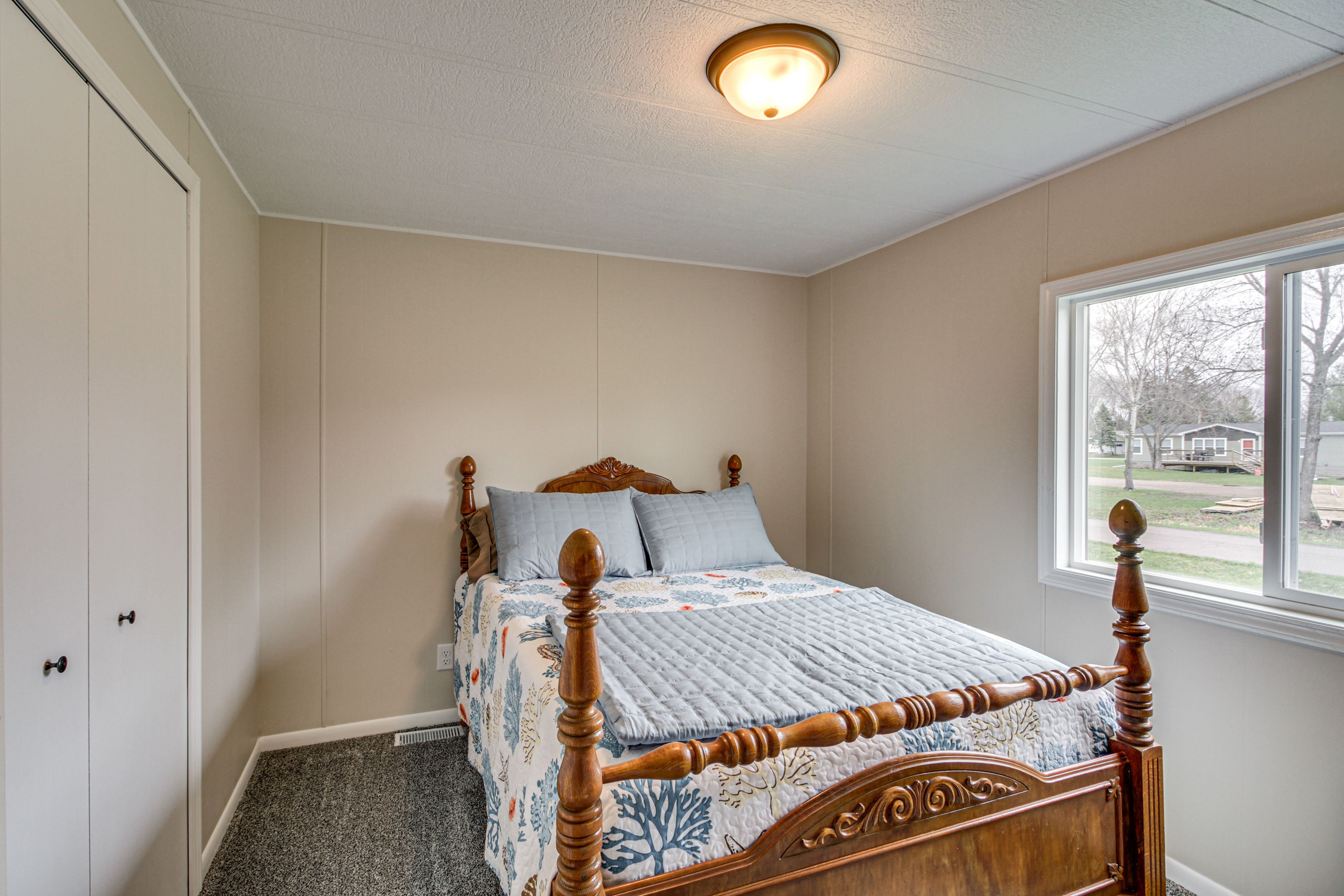 Bedroom 2 | Full Bed | Smart TV