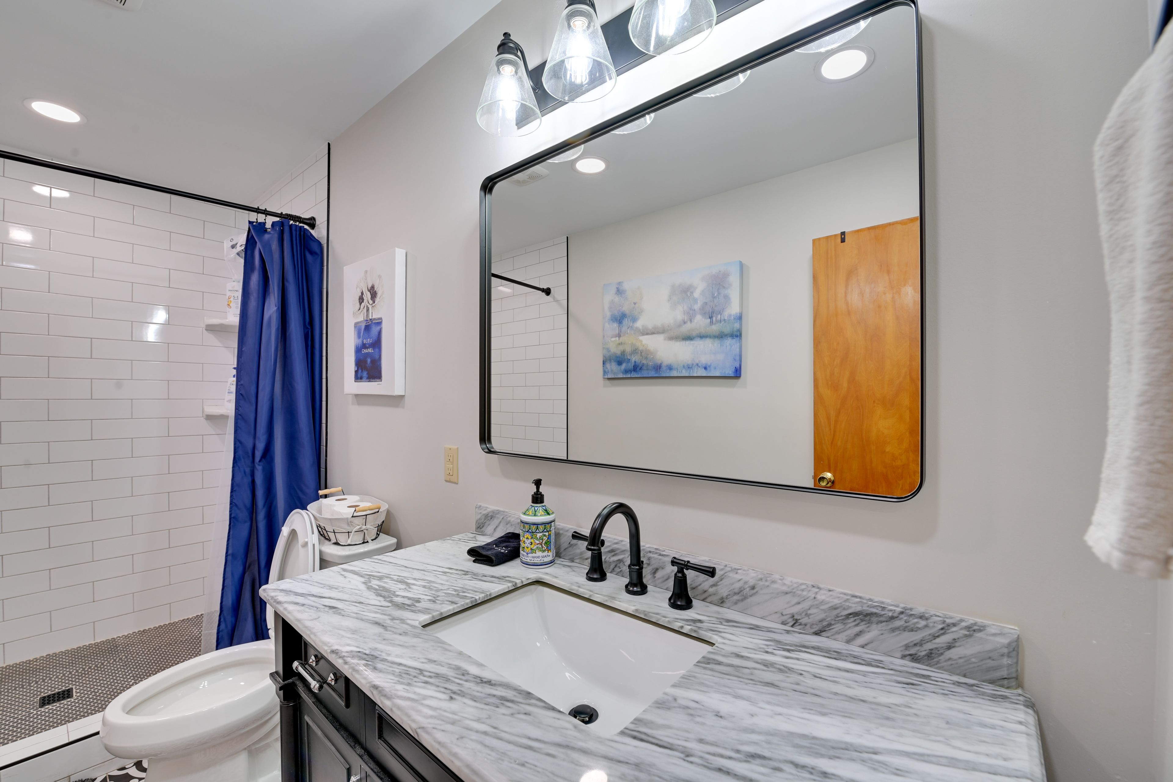 Full Bath | Complimentary Toiletries