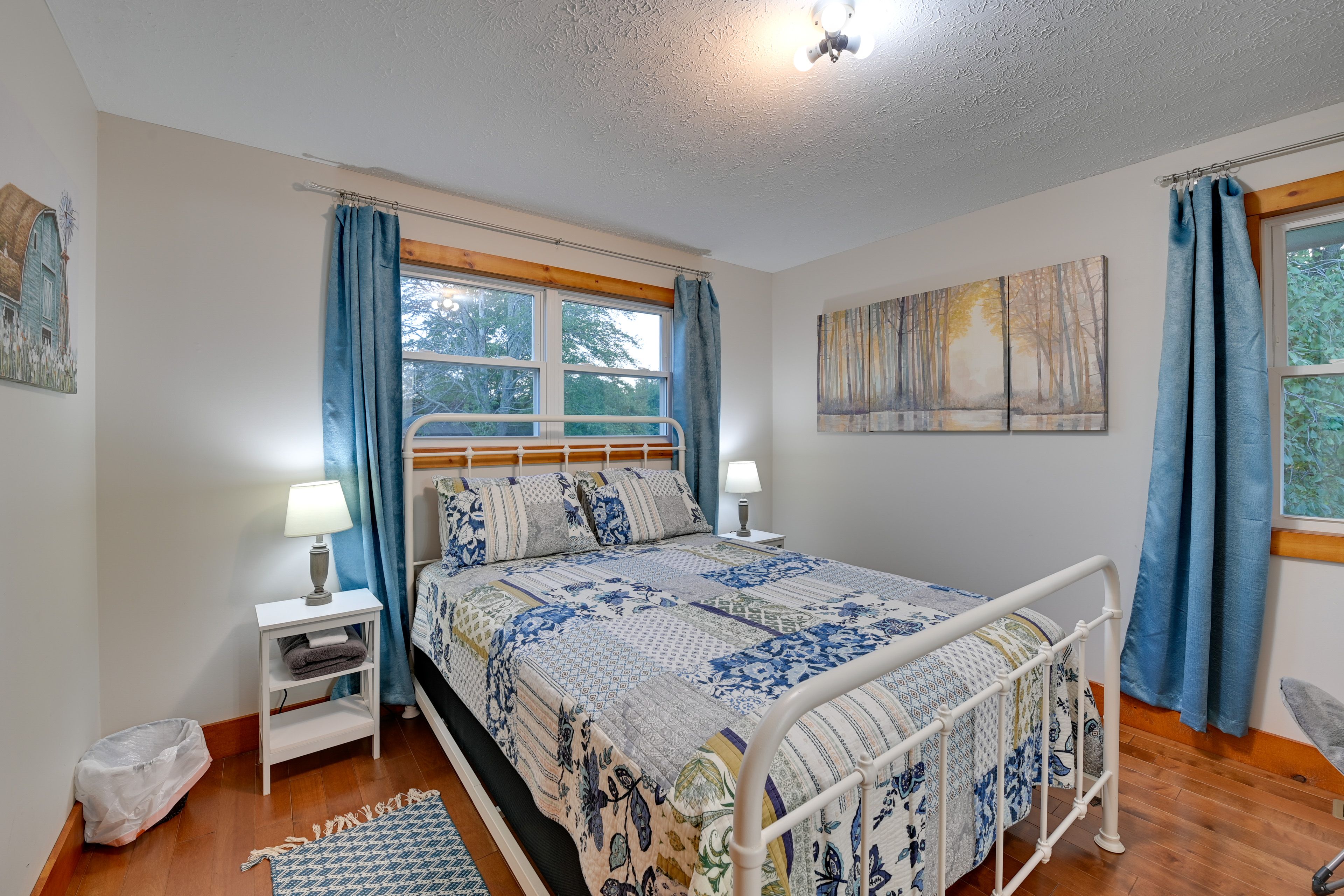 Bedroom 1 | Queen Bed | En-Suite Bathroom