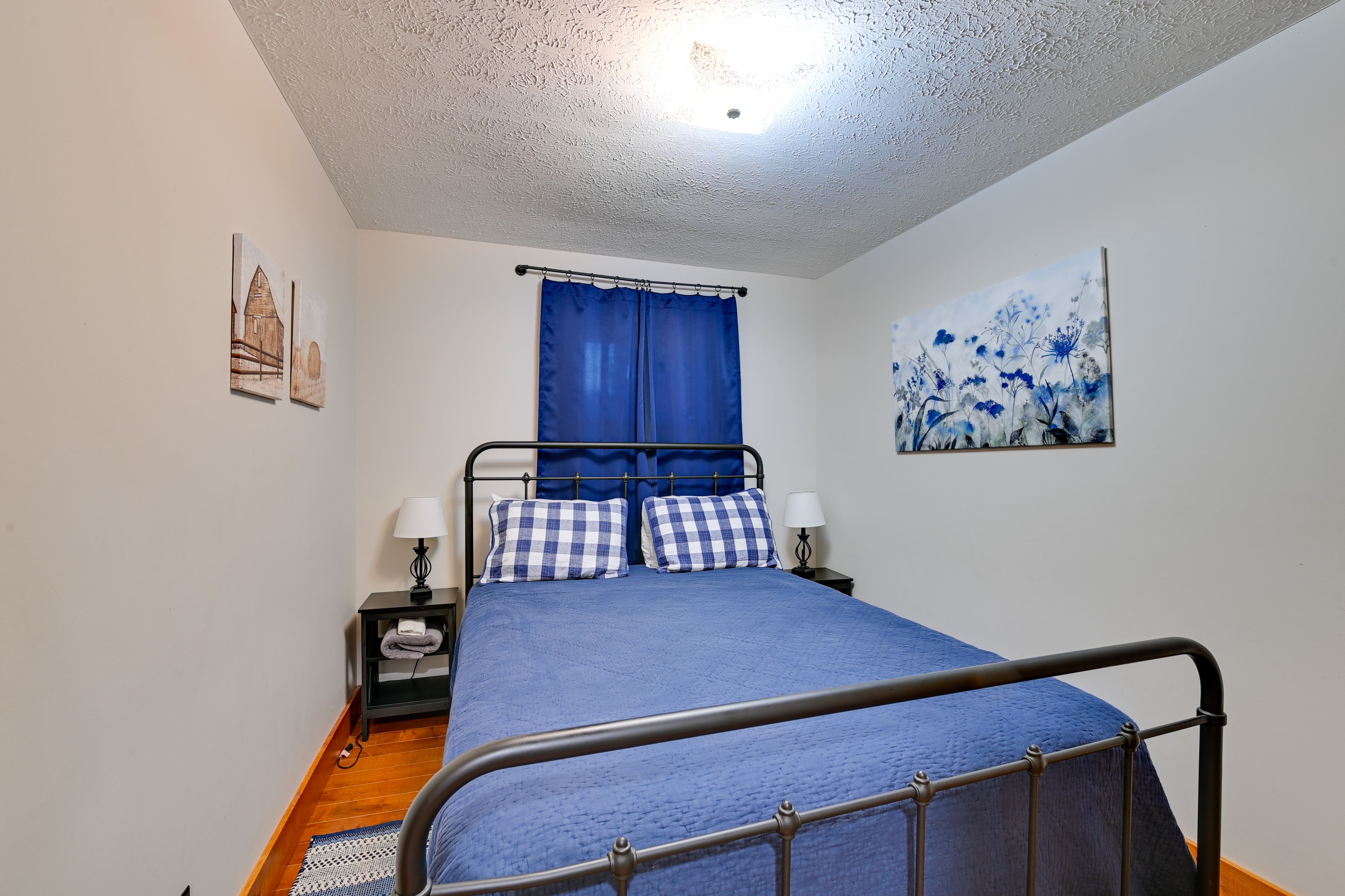 Bedroom 3 | Queen Bed
