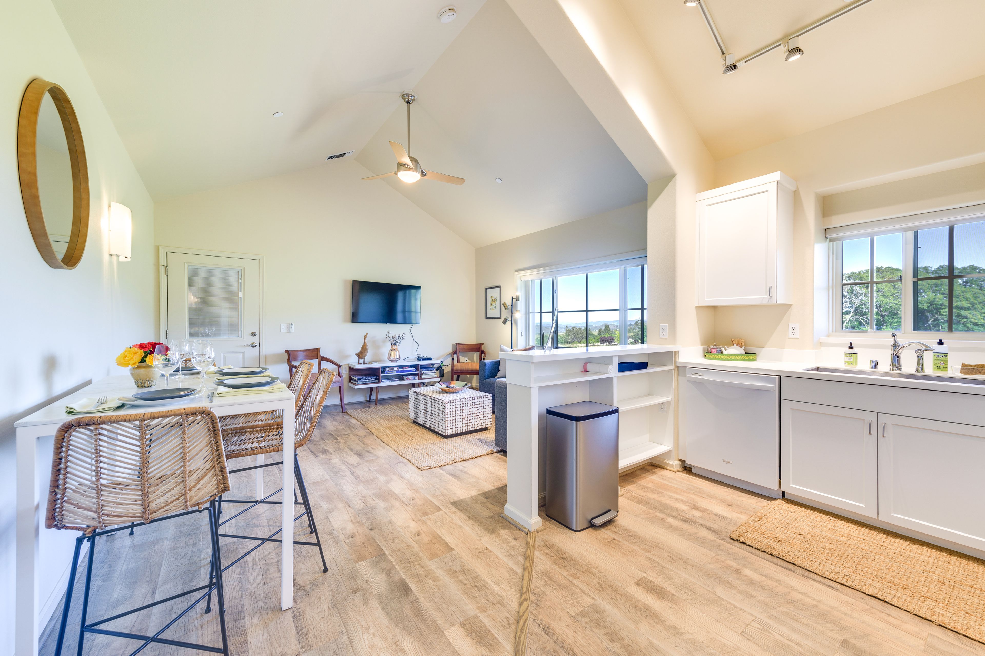 Dining Area | Dishware/Flatware Provided